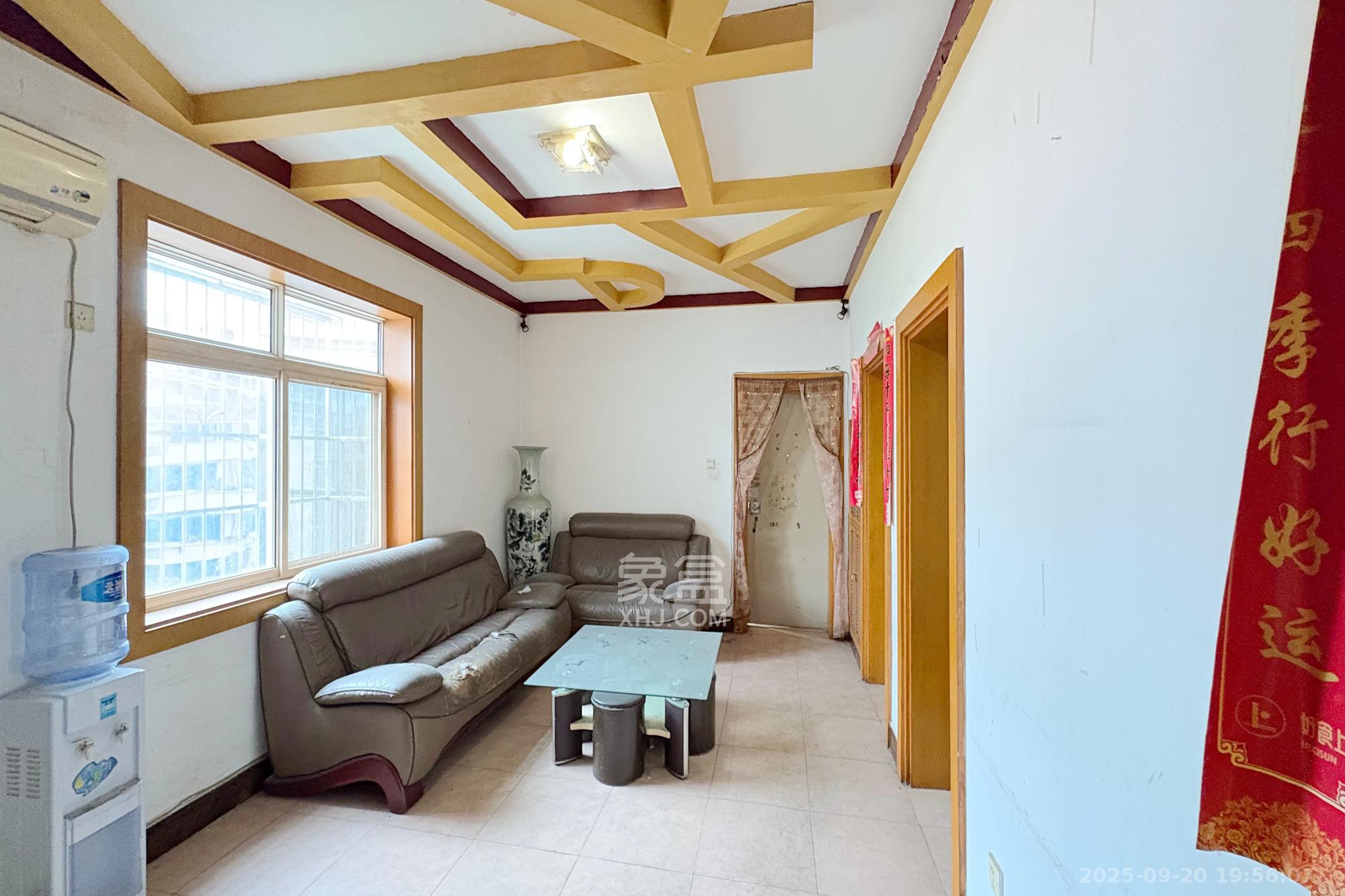 监狱管理局  3室2厅1卫    89.0万客厅