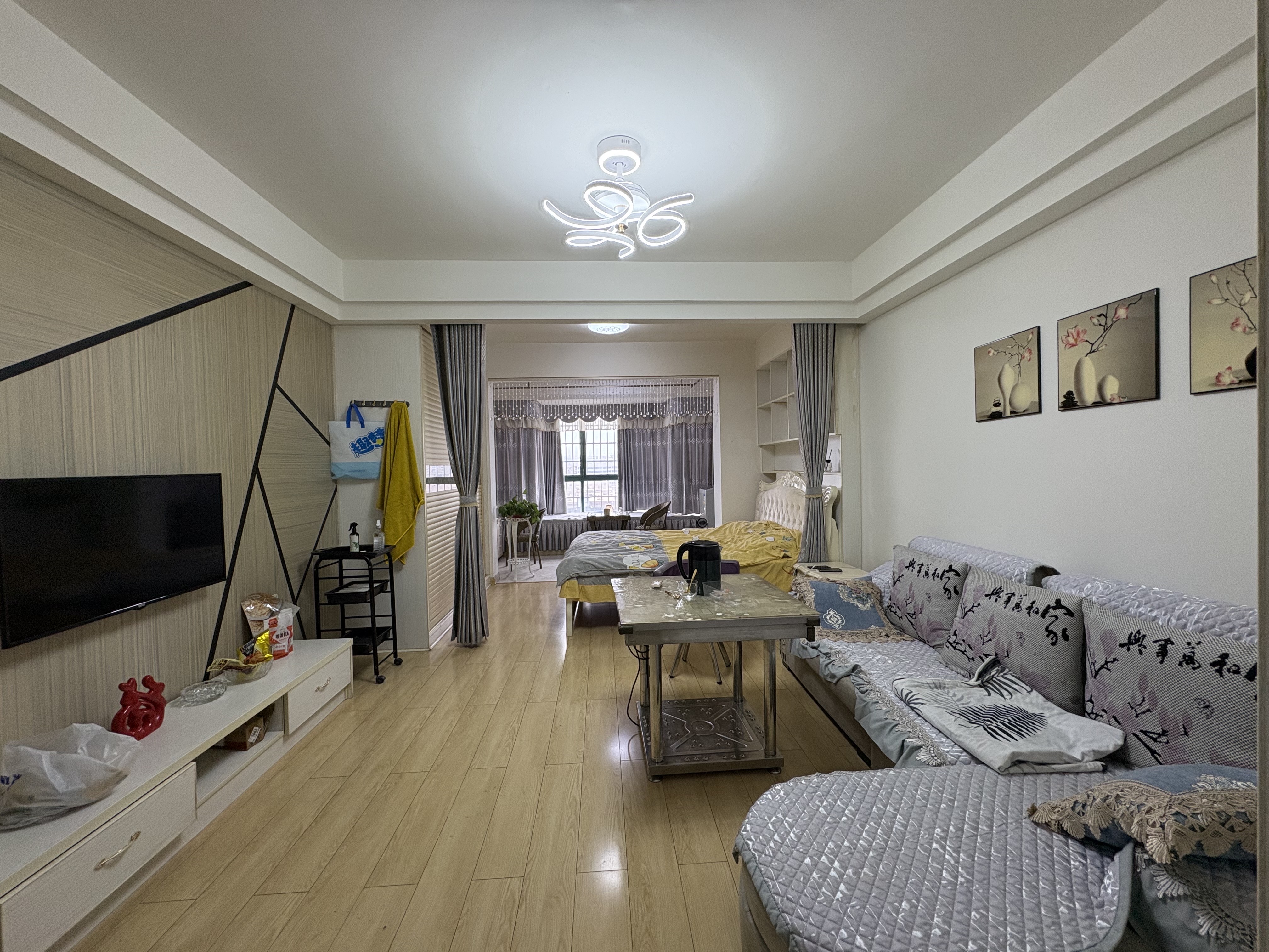 富厚名邸 1室1厅1卫 28.0万 富厚名邸 1室1厅1卫 28.0万客厅