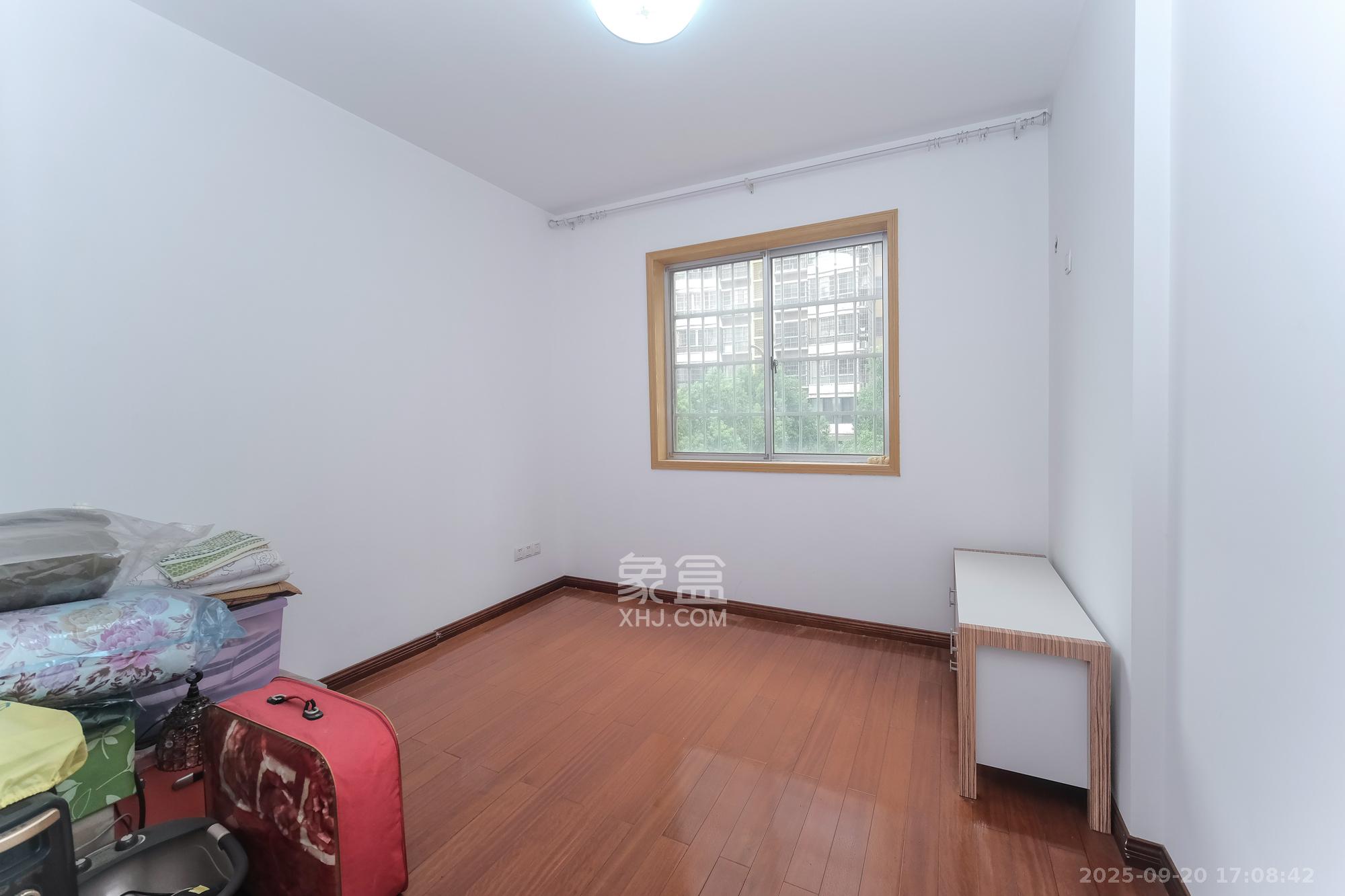 红树湾 3室2厅2卫 79.8万 红树湾 3室2厅2卫 79.8万卧室