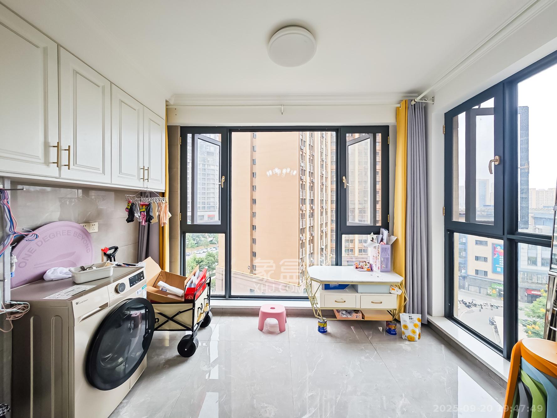 福晟钱隆国际（晟冉景苑）  3室2厅1卫    89.8万阳台