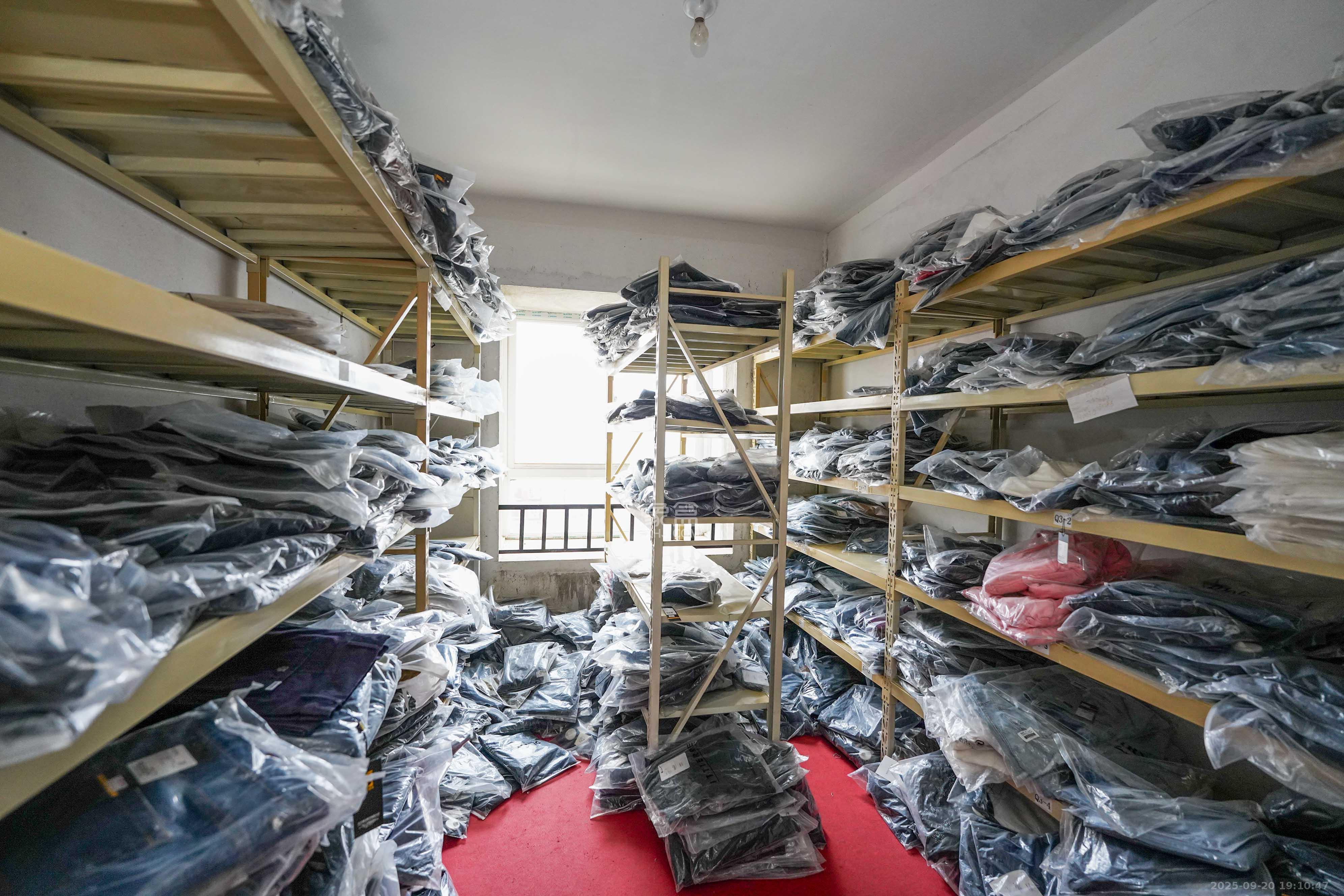 理工大学职工单位房青年汇 4室2厅2卫 86.0万 理工大学职工单位房青年汇 4室2厅2卫 86.0万卧室