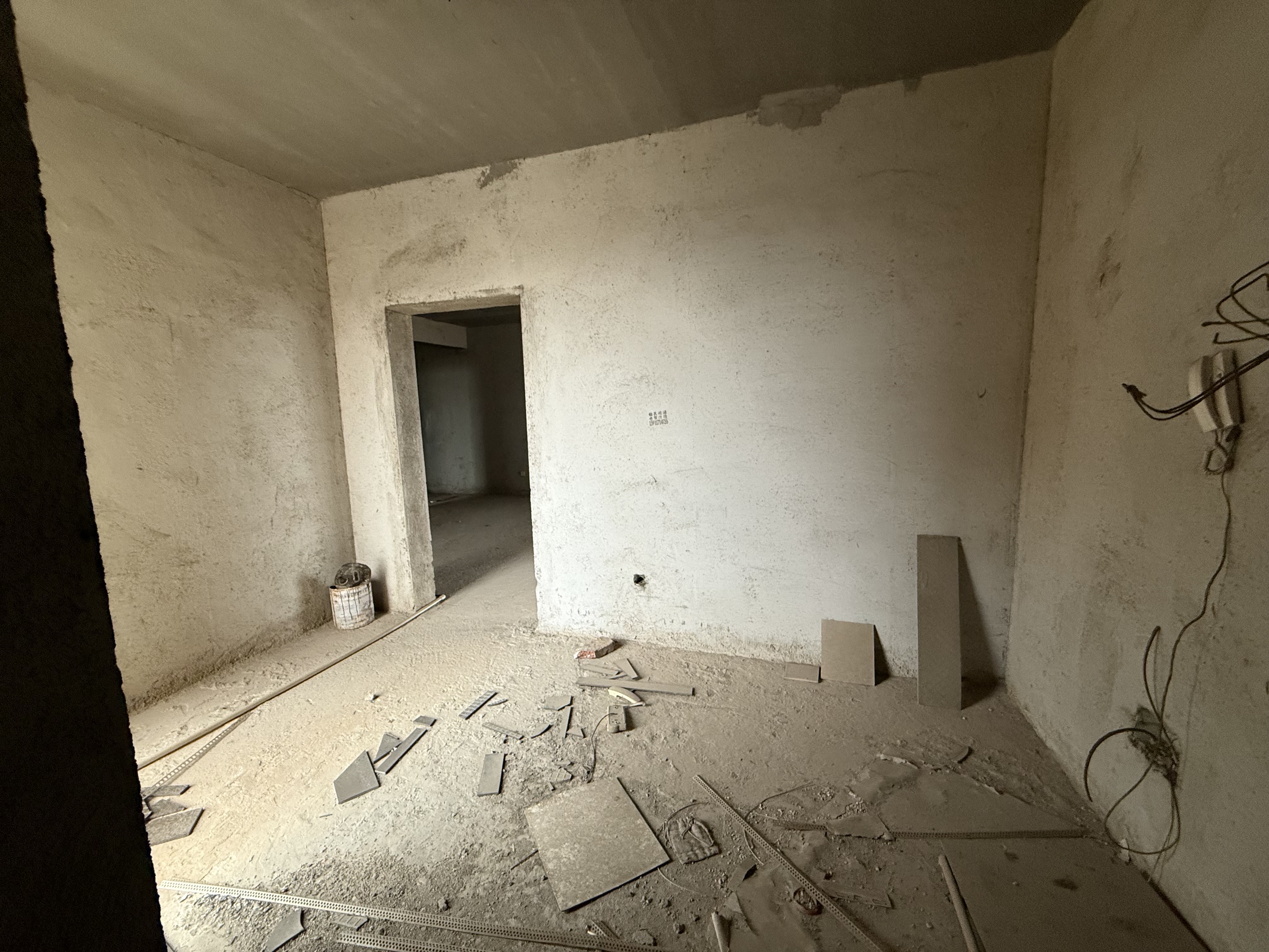 新世界建材城  3室2厅2卫    48.8万客厅