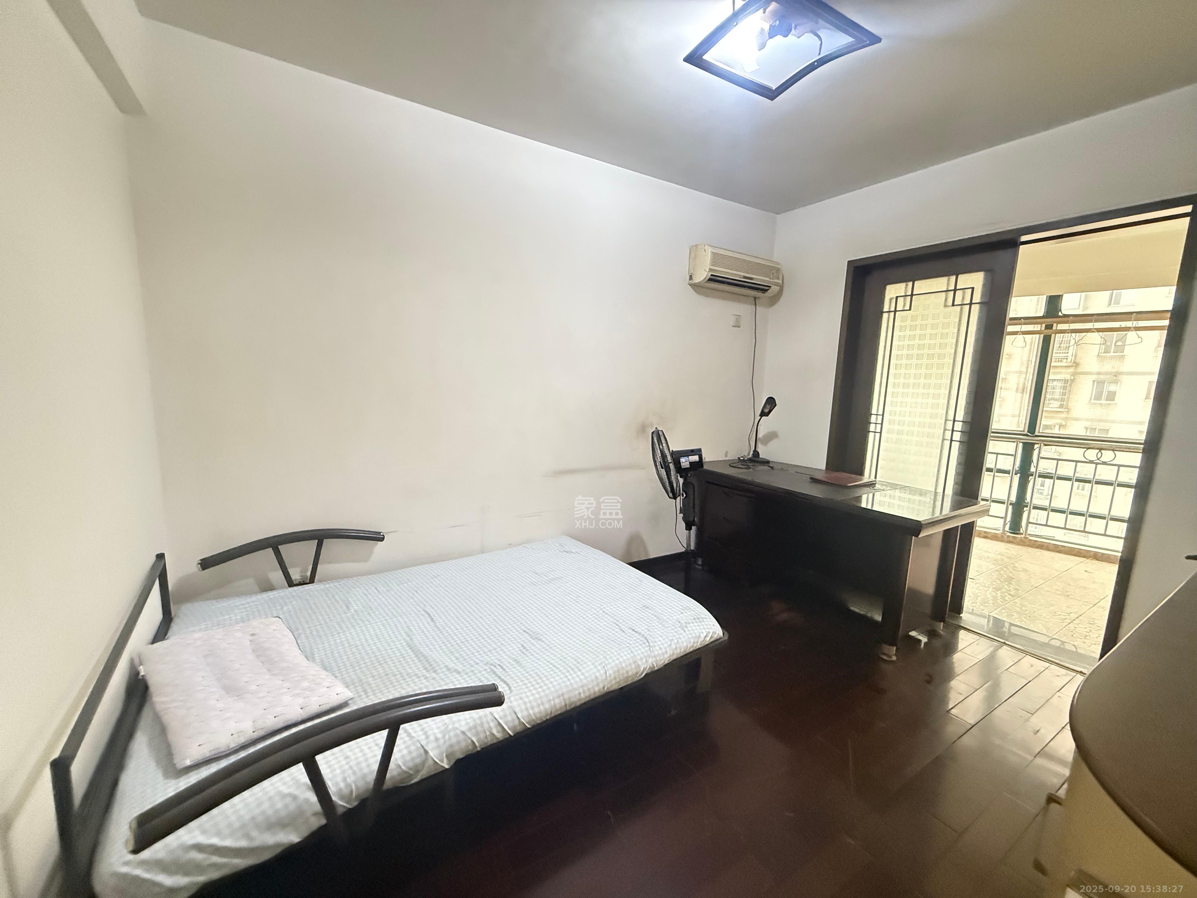 湘卫花苑  3室2厅2卫    2300.0元/月室内图