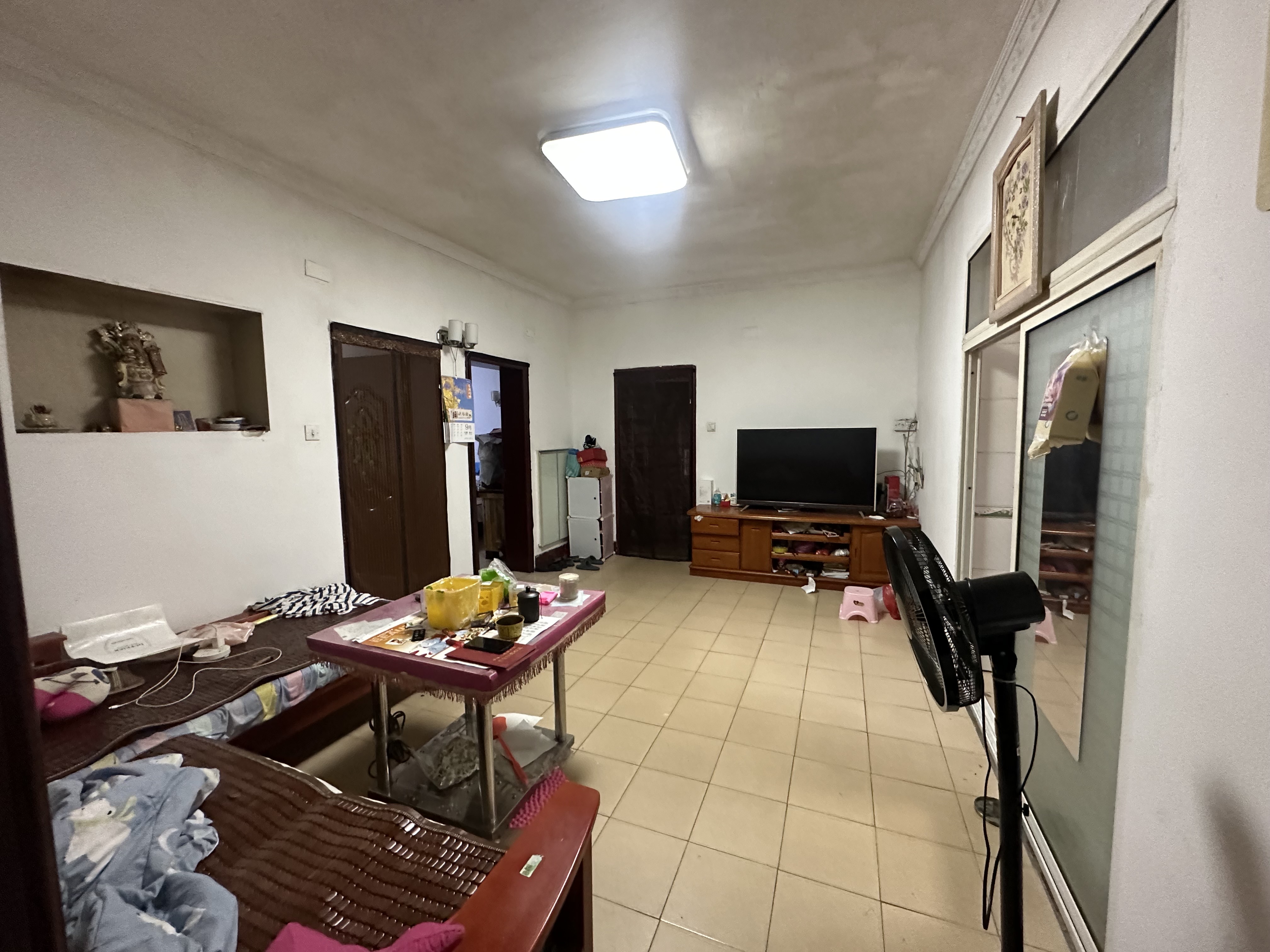 娄底市供销大院家属楼 4室2厅2卫 65.0万 娄底市供销大院家属楼 4室2厅2卫 65.0万客厅