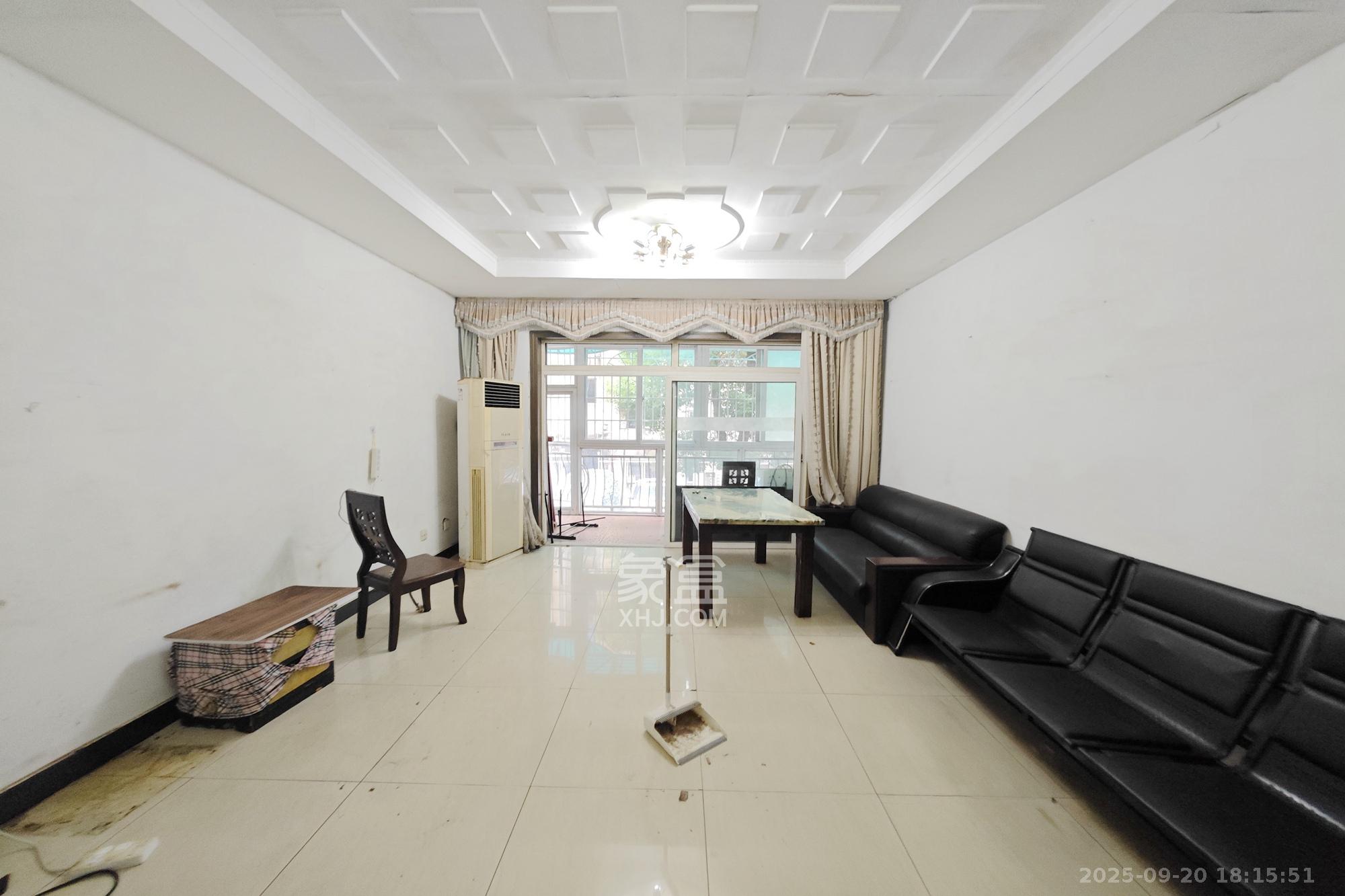 长鑫美树园 3室2厅2卫 80.0万 长鑫美树园 3室2厅2卫 80.0万客厅