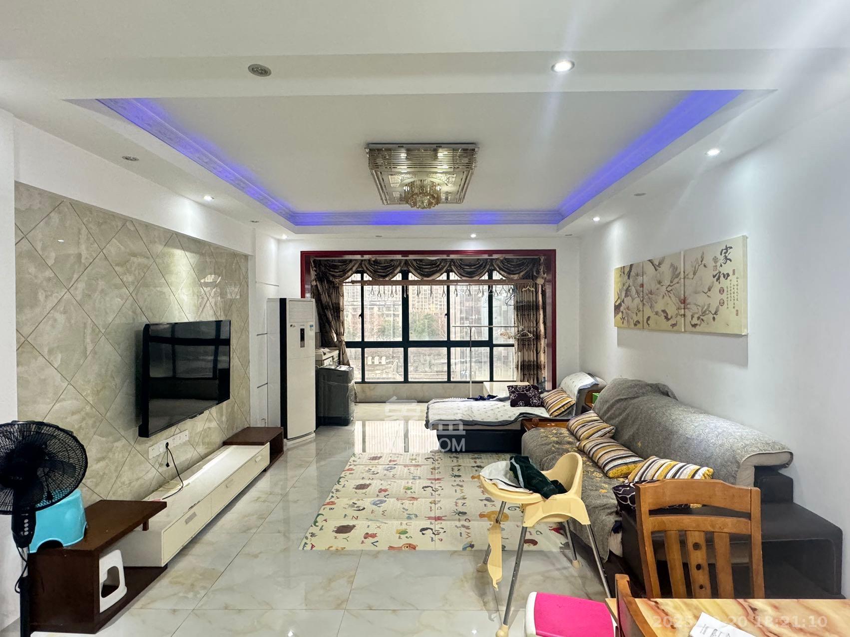 中南红领邦(红星嘉和苑) 3室2厅2卫 2700.0元/月 中南红领邦(红星嘉和苑) 3室2厅2卫 2700.0元/月室内图