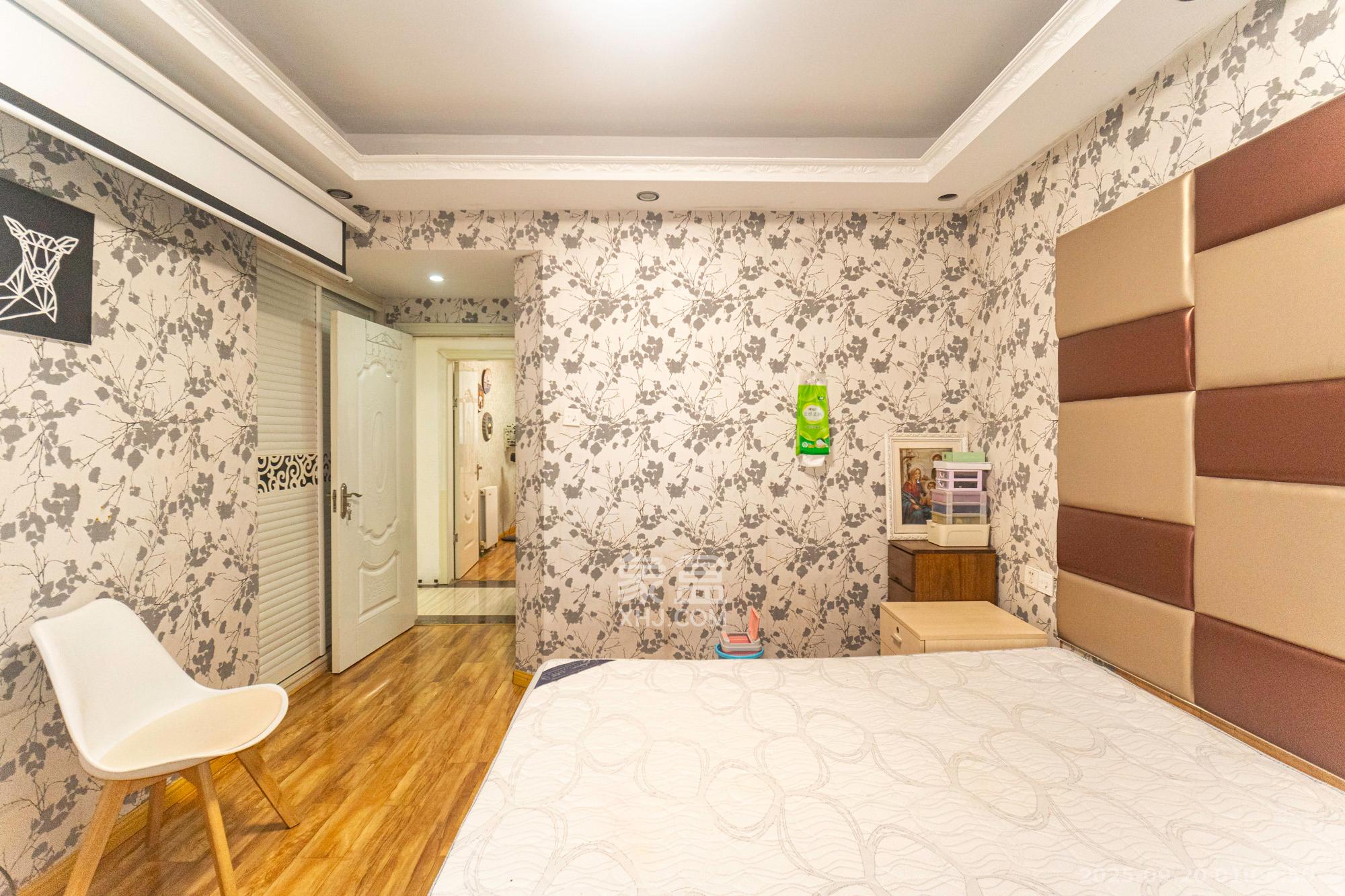 悦湖山  4室2厅2卫    78.0万卧室