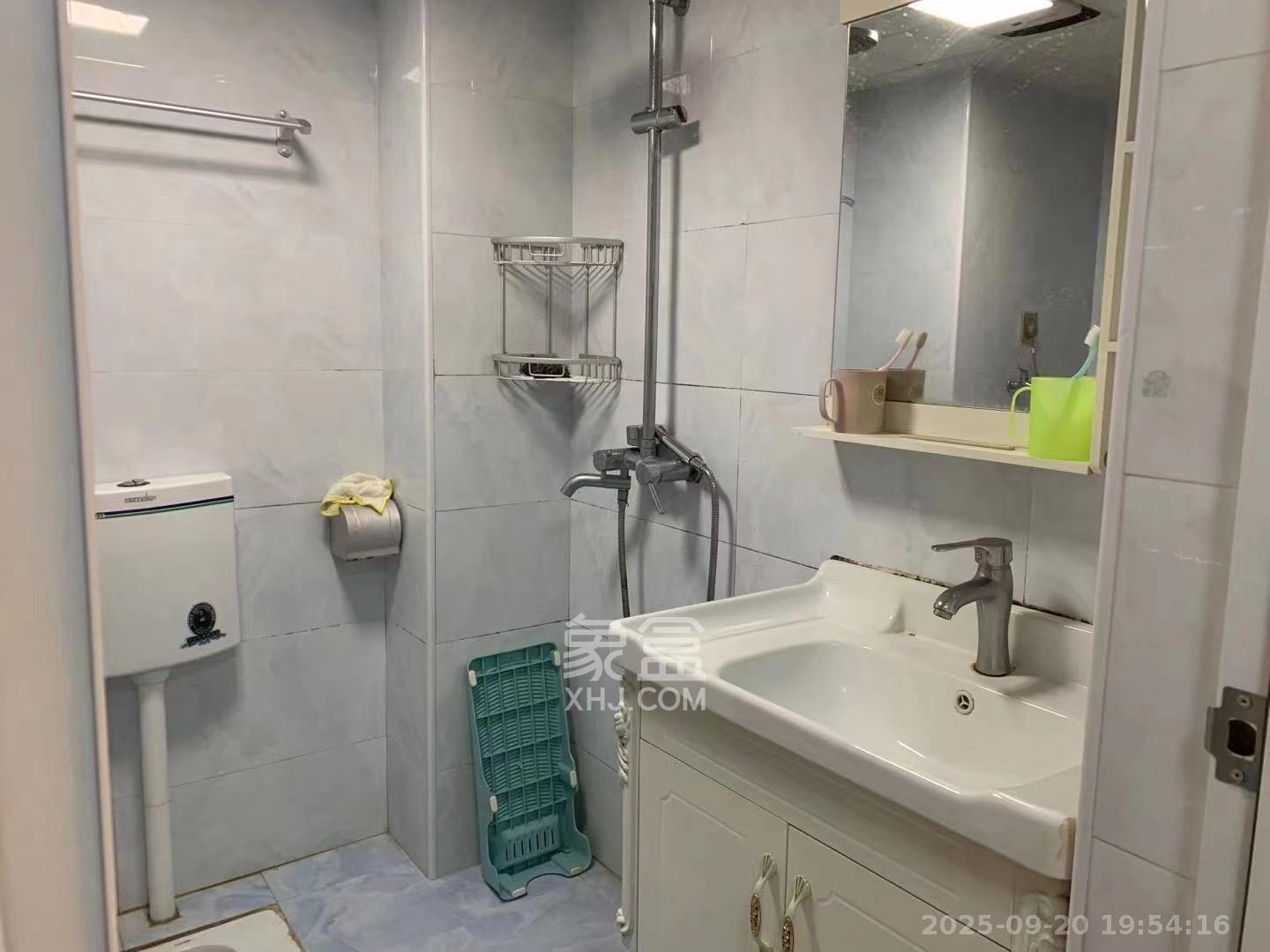 九峰远见 1室1厅1卫 1600.0元/月 九峰远见 1室1厅1卫 1600.0元/月室内图