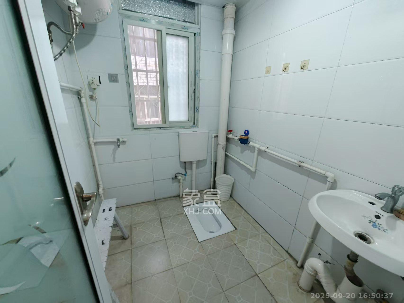 阳荷塘小区 1室1厅1卫 1100.0元/月 阳荷塘小区 1室1厅1卫 1100.0元/月室内图