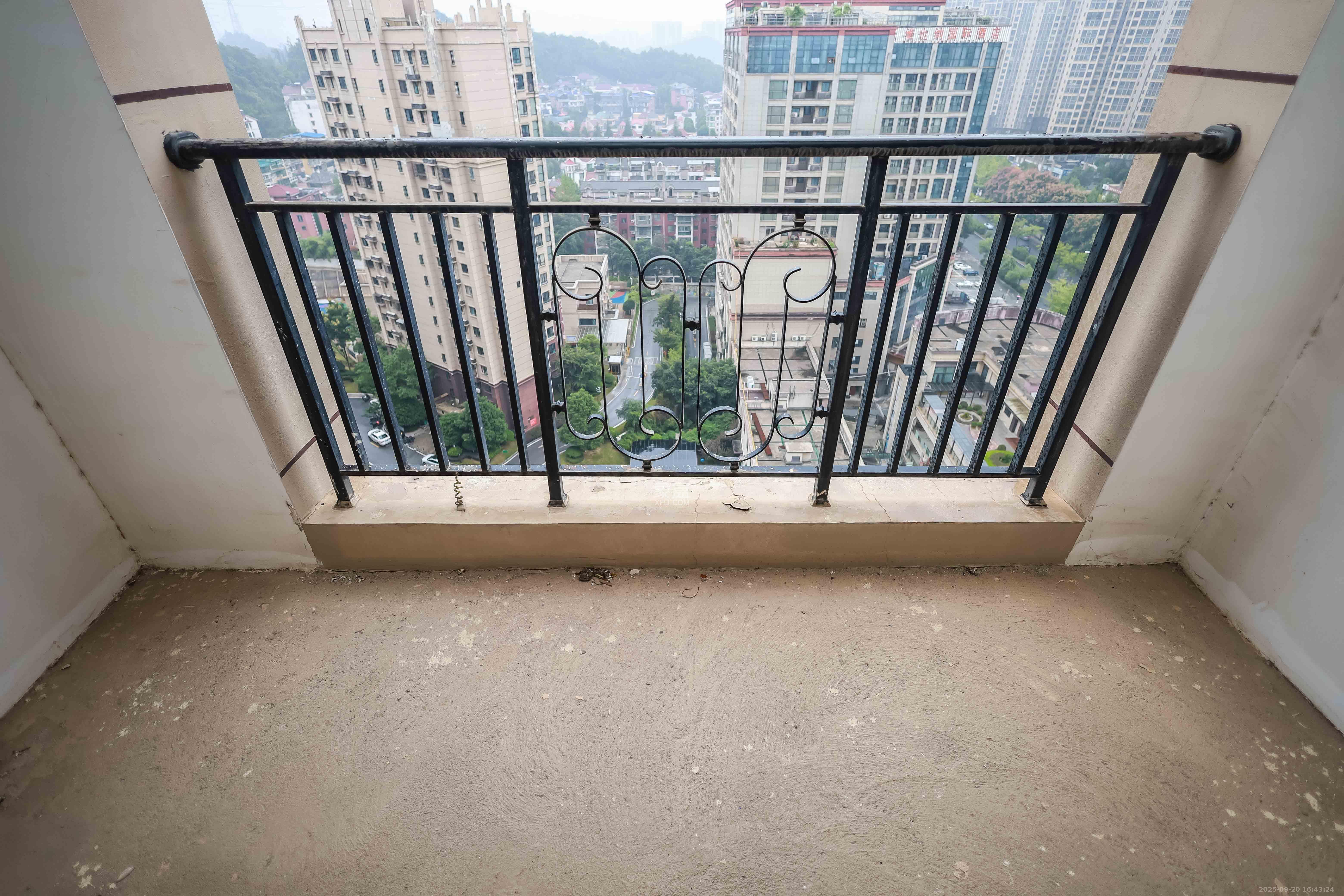 金科世界城 3室2厅1卫 62.0万 金科世界城 3室2厅1卫 62.0万阳台