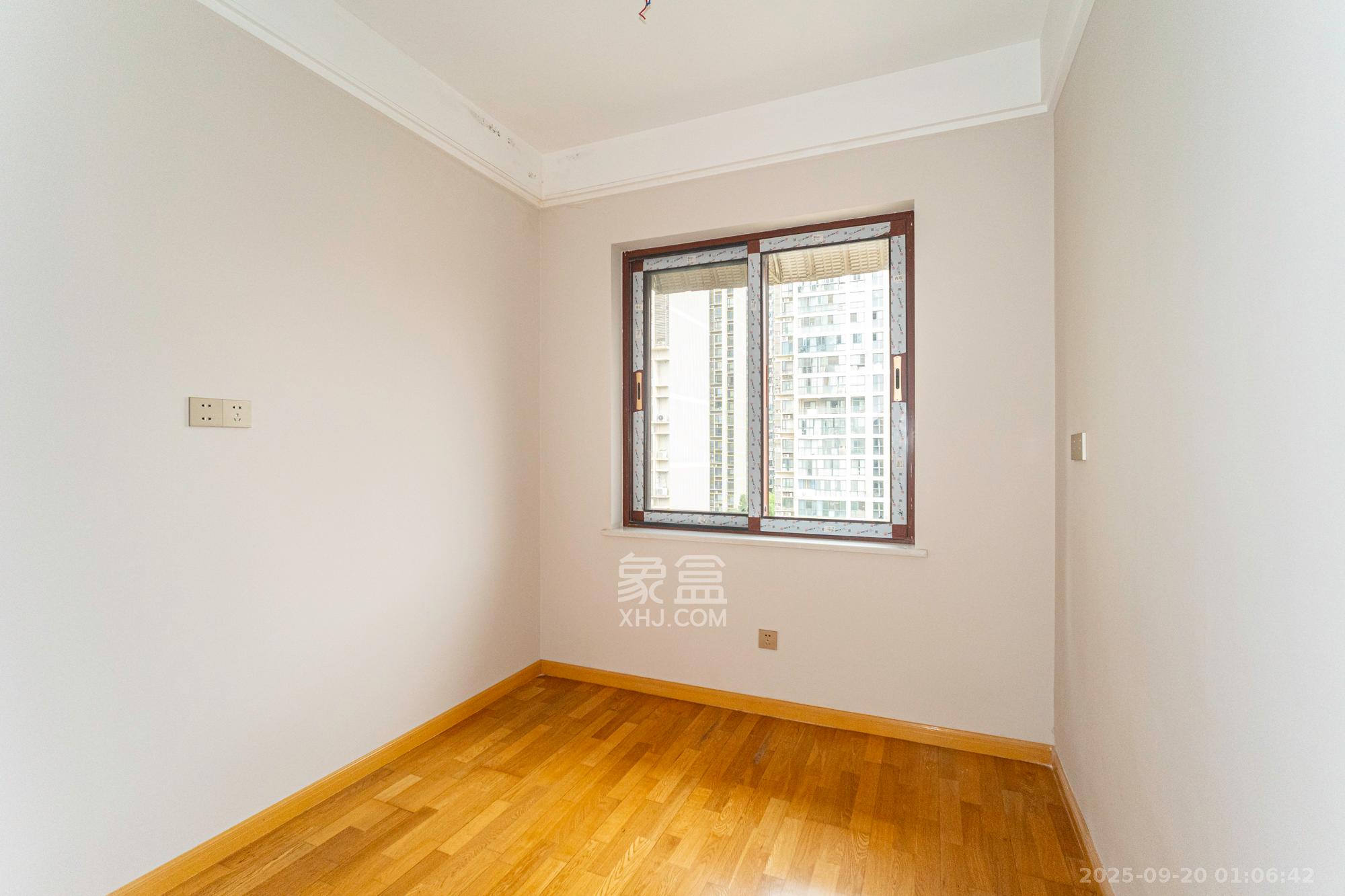 金鹰小区 3室2厅2卫 66.0万 金鹰小区 3室2厅2卫 66.0万卧室