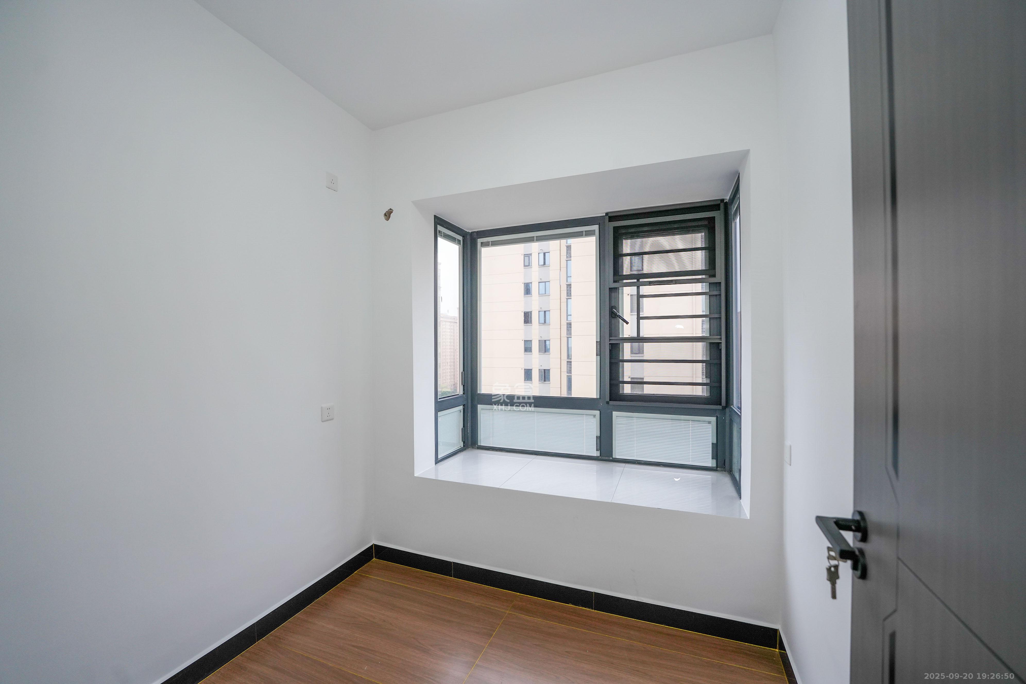 丽发新城 4室2厅2卫 130.0万 丽发新城 4室2厅2卫 130.0万卧室