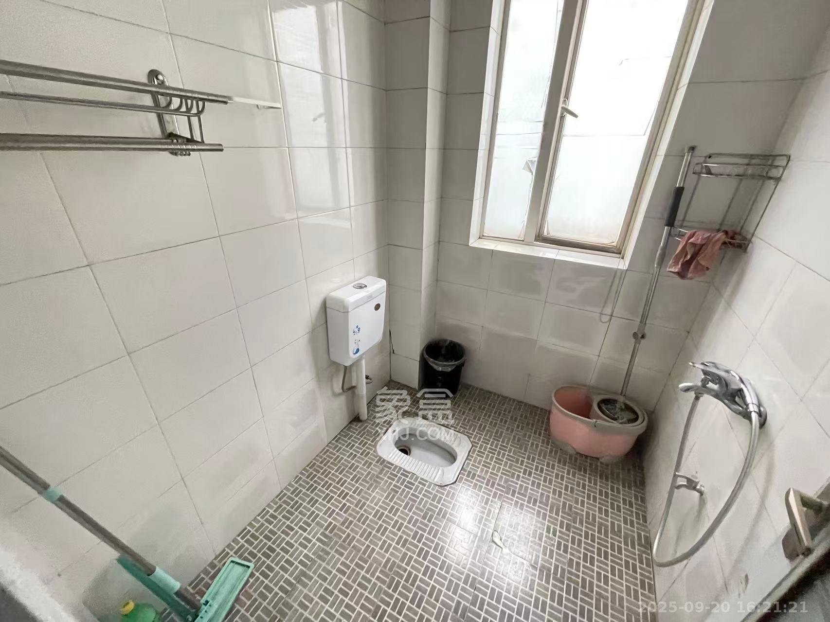 天鸿天府(天鸿中央大院) 3室2厅1卫 2500.0元/月 天鸿天府(天鸿中央大院) 3室2厅1卫 2500.0元/月室内图