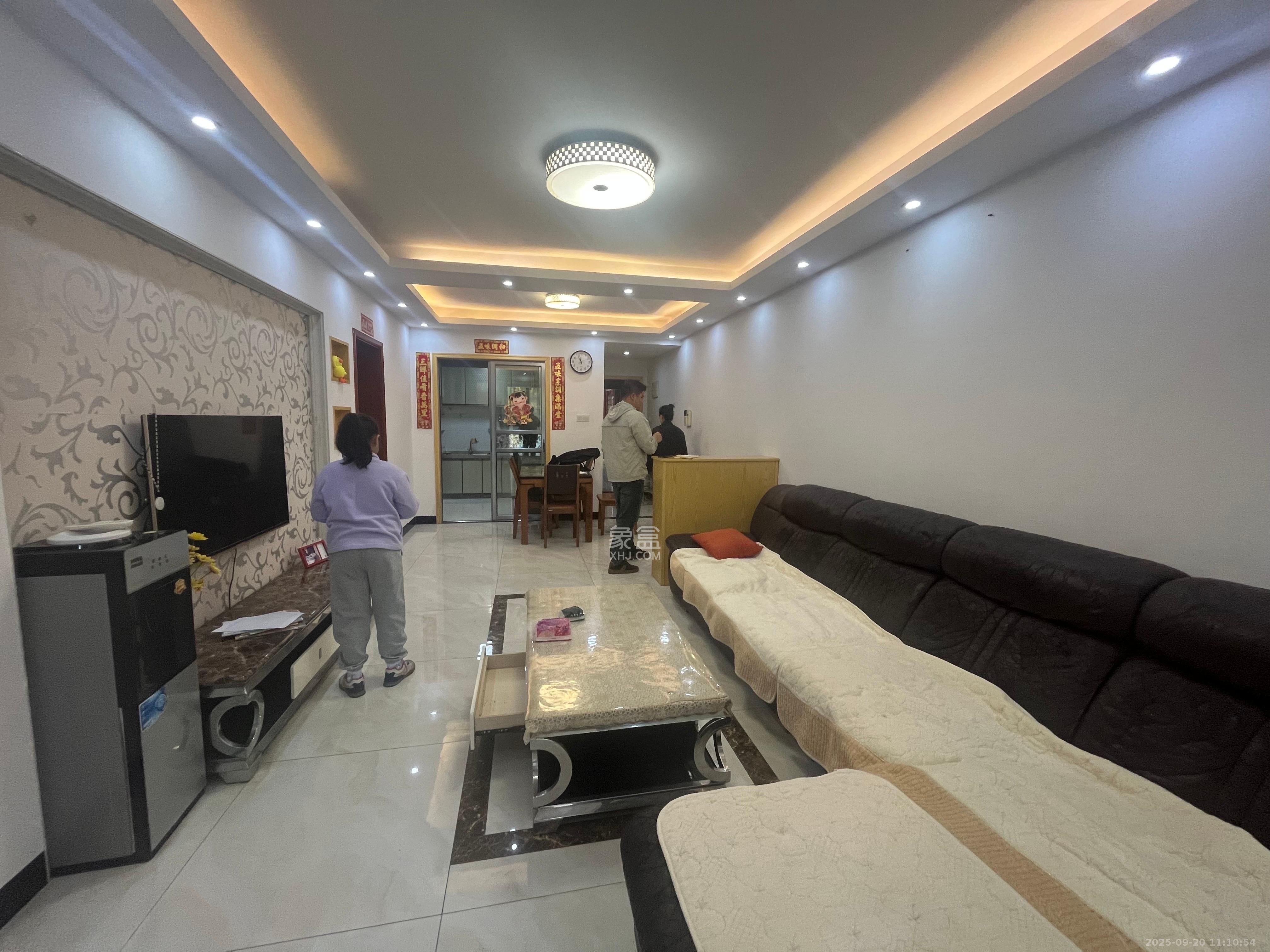 华润凤凰城三期 1室2厅1卫 2000.0元/月 华润凤凰城三期 1室2厅1卫 2000.0元/月室内图