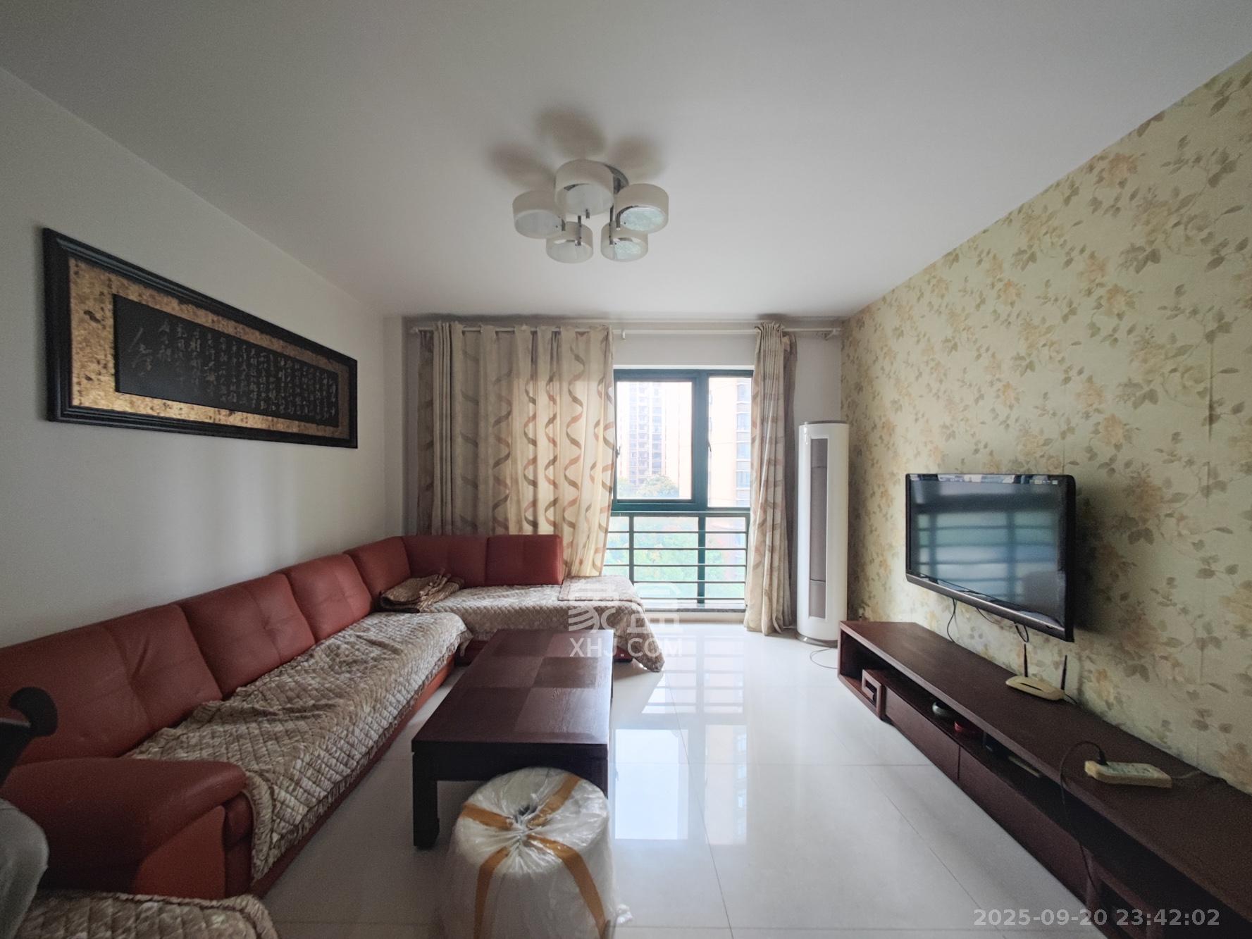 华盛世纪新城 4室2厅2卫 105.0万 华盛世纪新城 4室2厅2卫 105.0万客厅