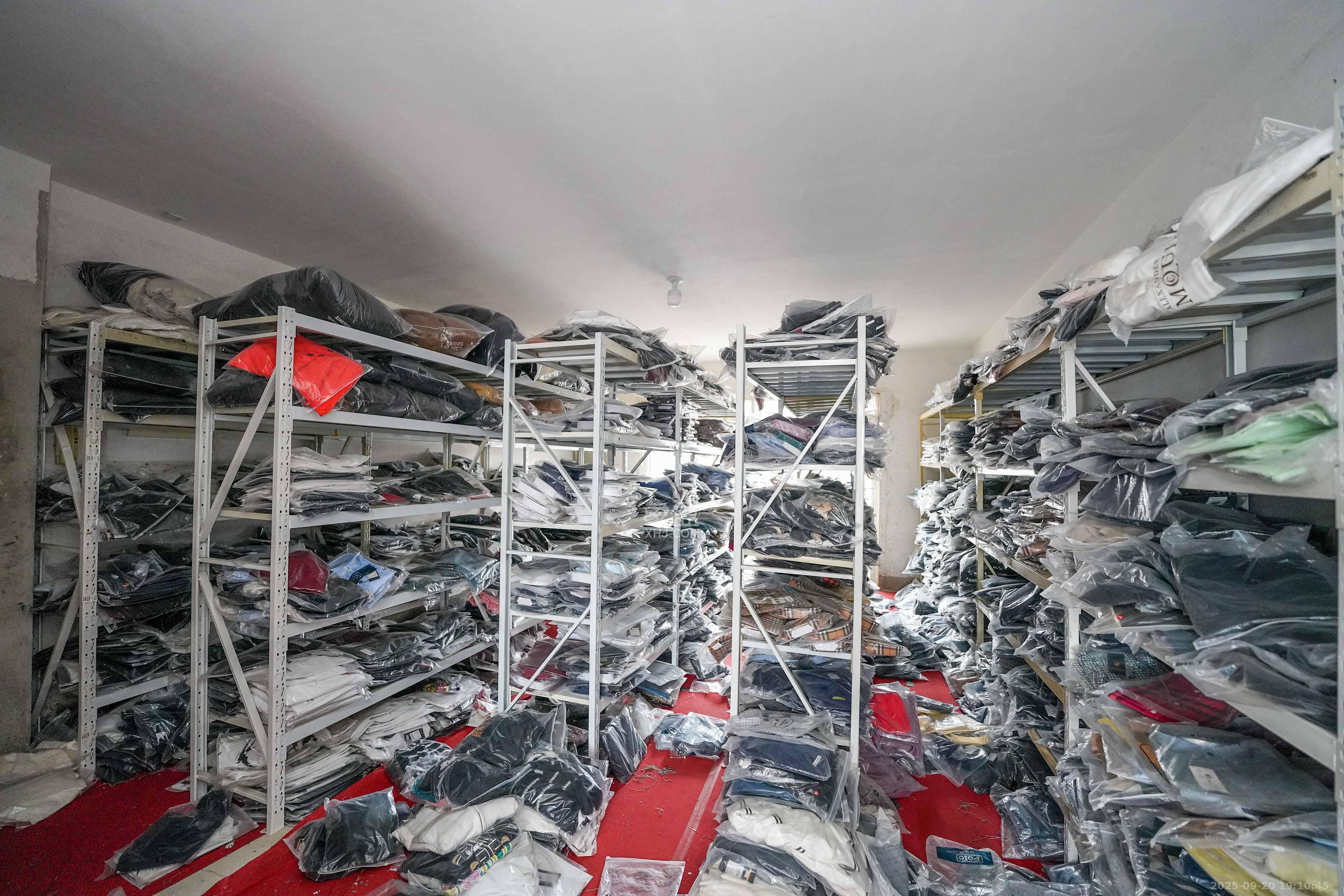 理工大学职工单位房青年汇 4室2厅2卫 86.0万 理工大学职工单位房青年汇 4室2厅2卫 86.0万客厅