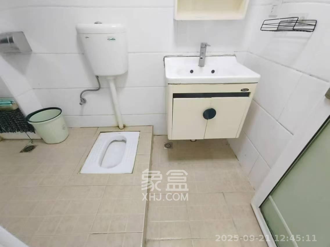 绿地中央广场  2室2厅1卫    2200.0元/月室内图