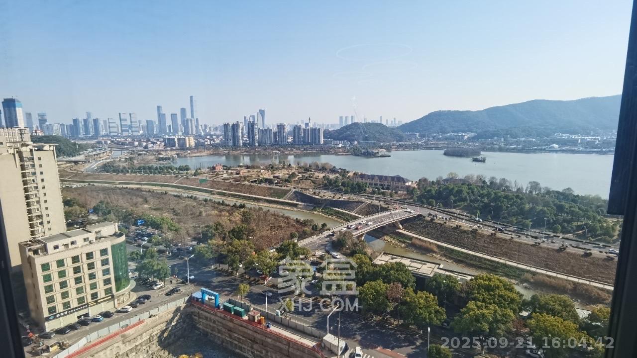越秀悦湖台  4室2厅2卫   6000.00元/月室内图