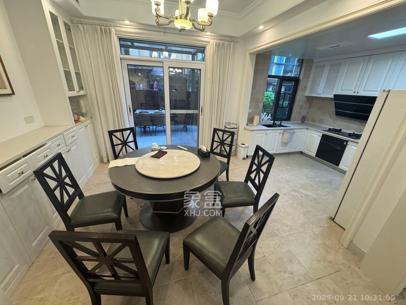 金地三千府(金地湖山樾、金地自在城) 6室3厅3卫 8800.0元/月 金地三千府(金地湖山樾、金地自在城) 6室3厅3卫 8800.0元/月室内图