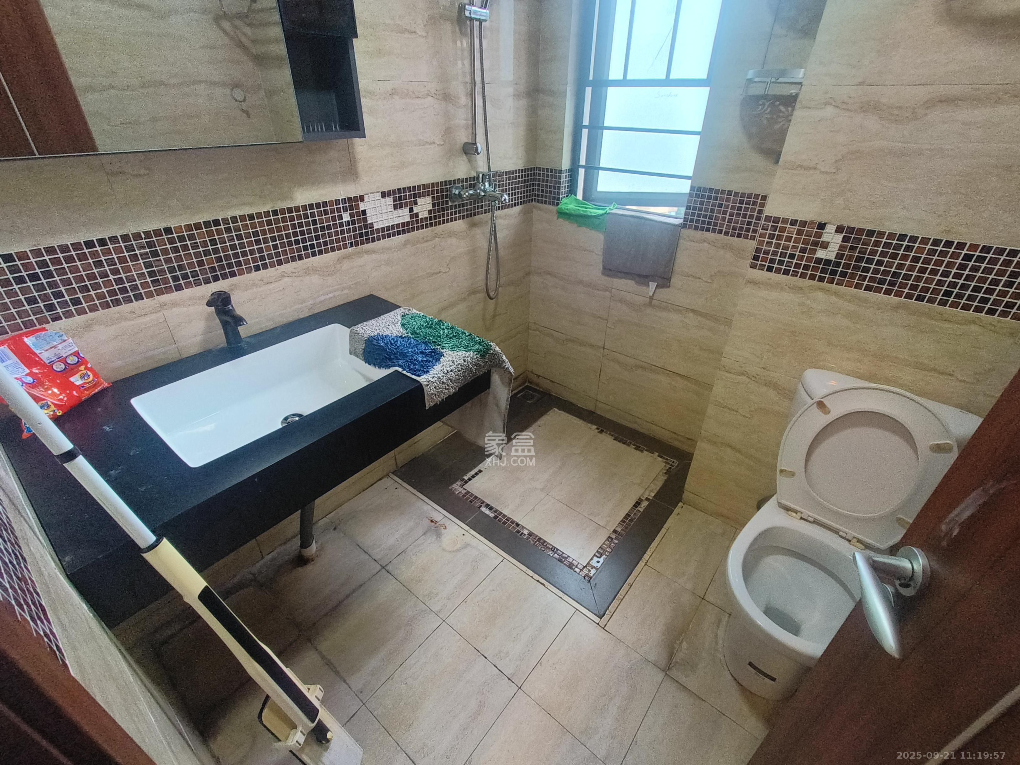 万科城 3室2厅1卫 2400.0元/月 万科城 3室2厅1卫 2400.0元/月室内图