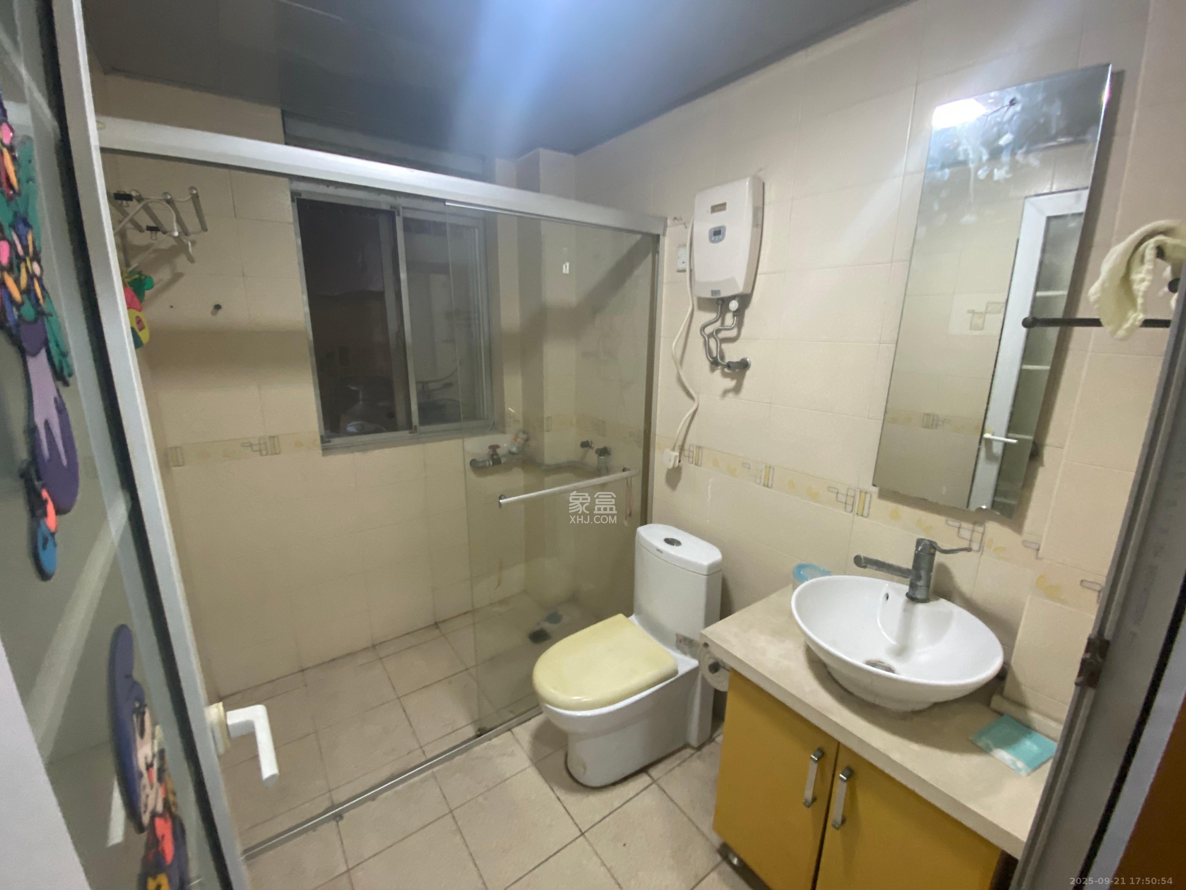 新星小区  3室2厅2卫    1800.0元/月室内图