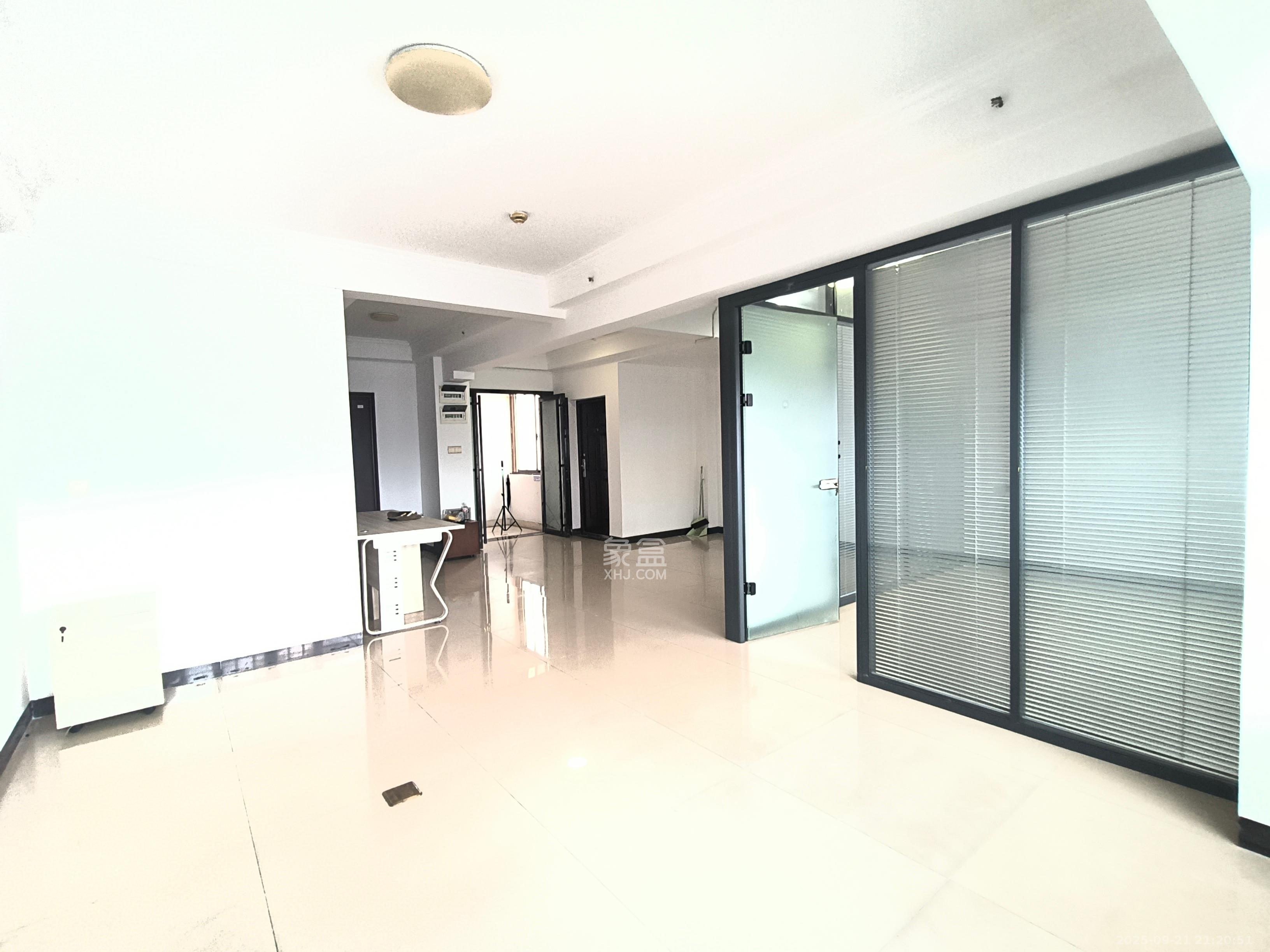 雅阁国际 1室1厅1卫 3800.0元/月 雅阁国际 1室1厅1卫 3800.0元/月室内图