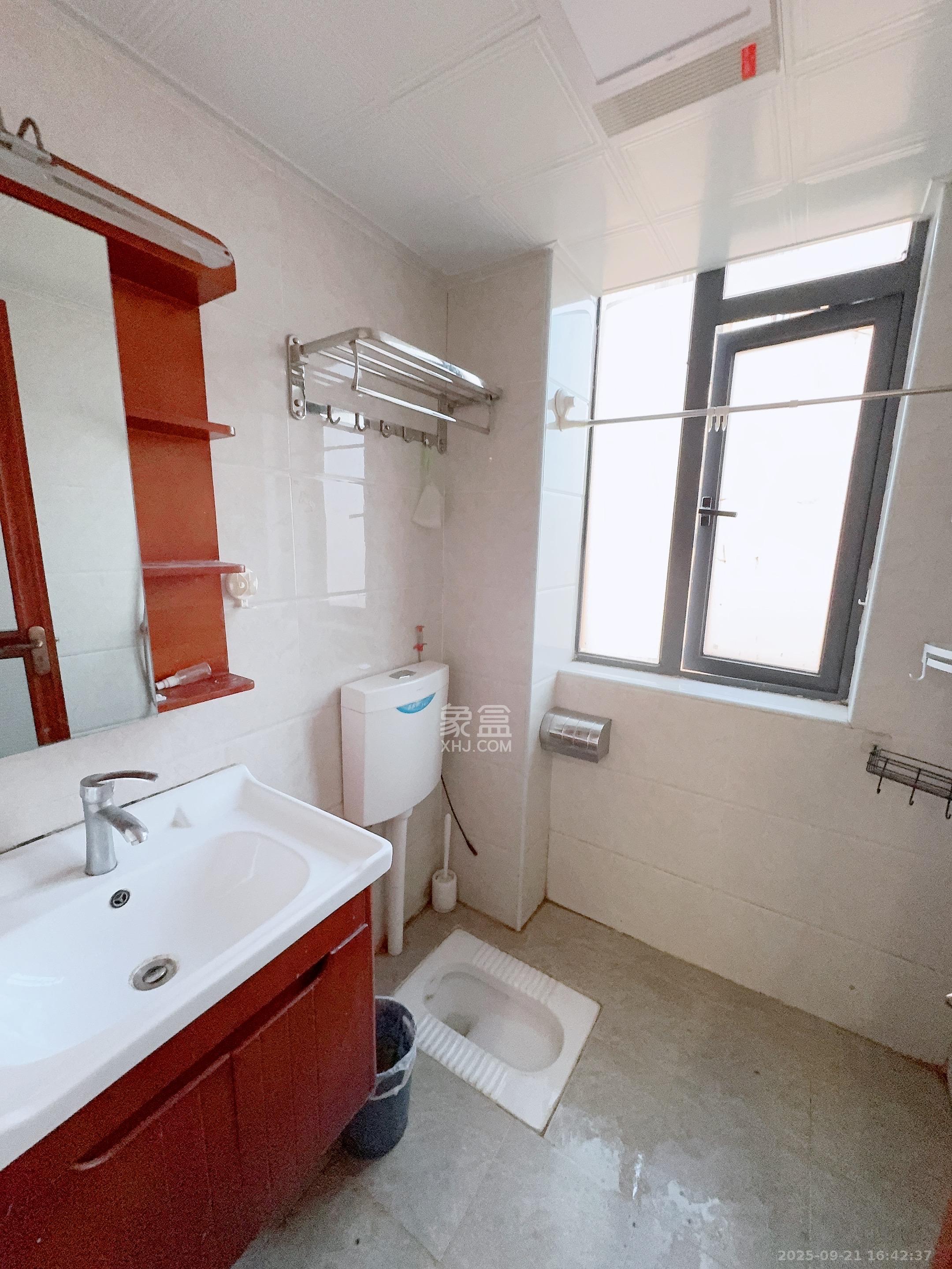 月亮湾草莓街区一、二期 4室2厅1卫 2100.0元/月 月亮湾草莓街区一、二期 4室2厅1卫 2100.0元/月室内图