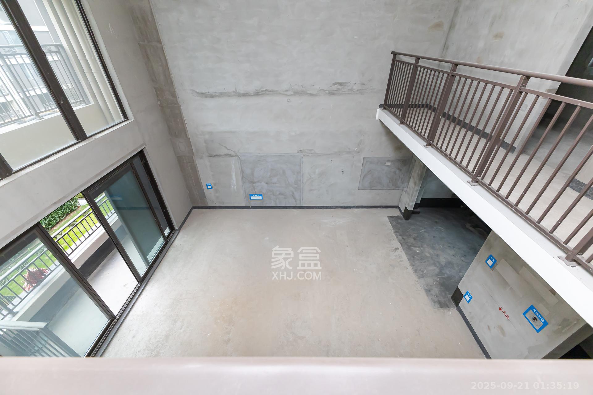 时代建发和著 4室2厅2卫 310.0万 时代建发和著 4室2厅2卫 310.0万客厅