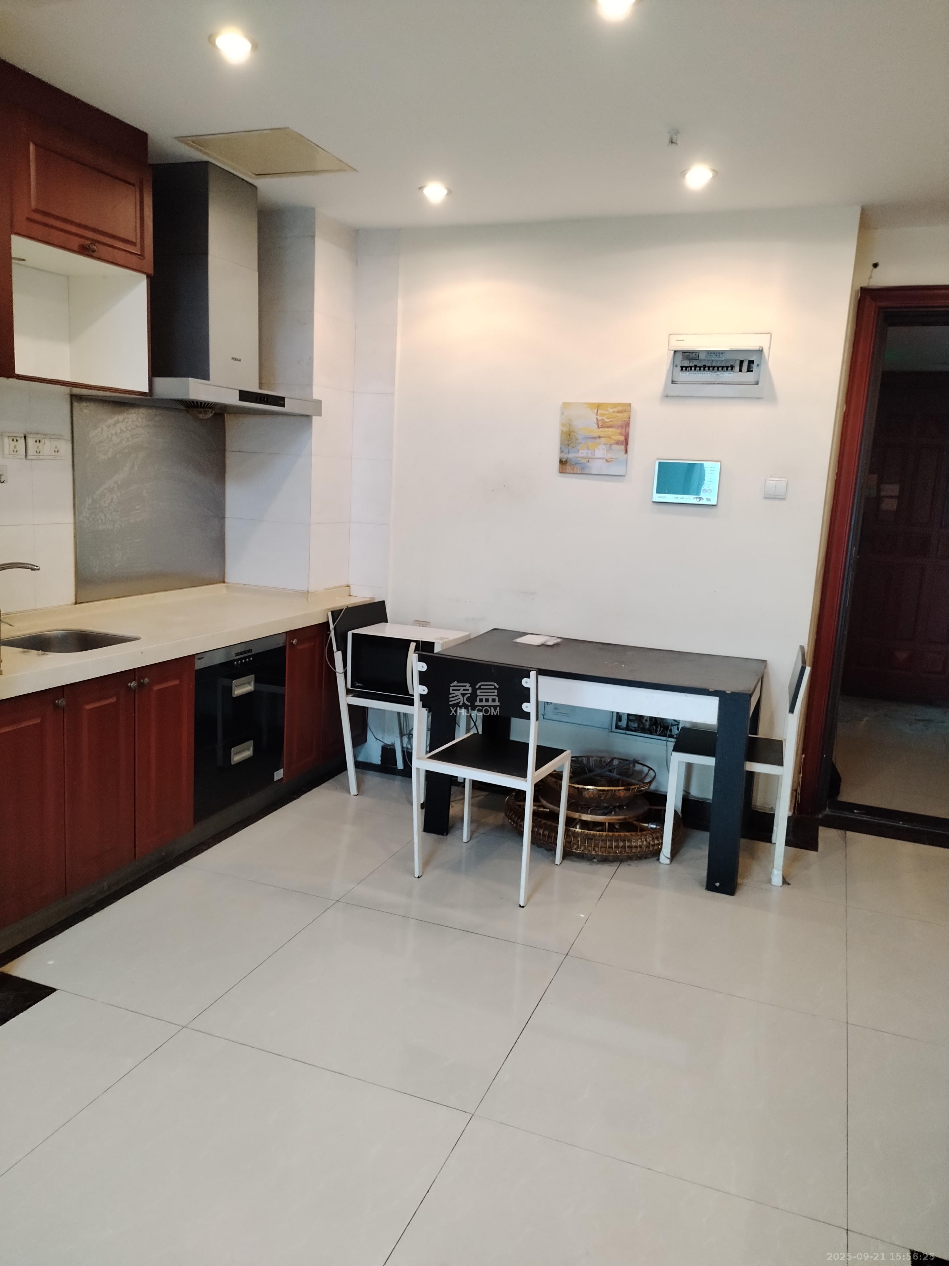 恒大华府  1室2厅1卫    1700.0元/月室内图