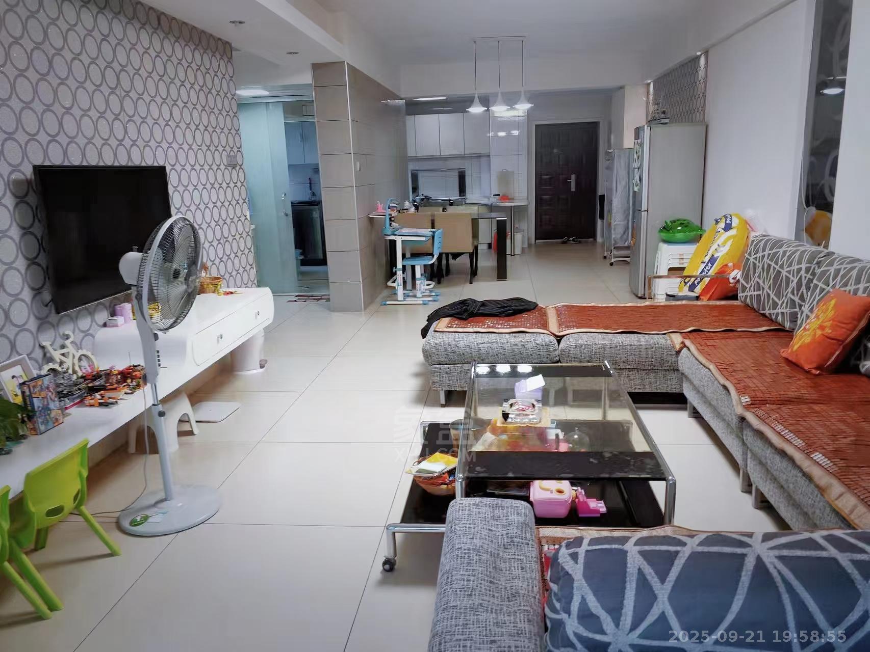 山水国际  2室2厅1卫    1600.0元/月室内图