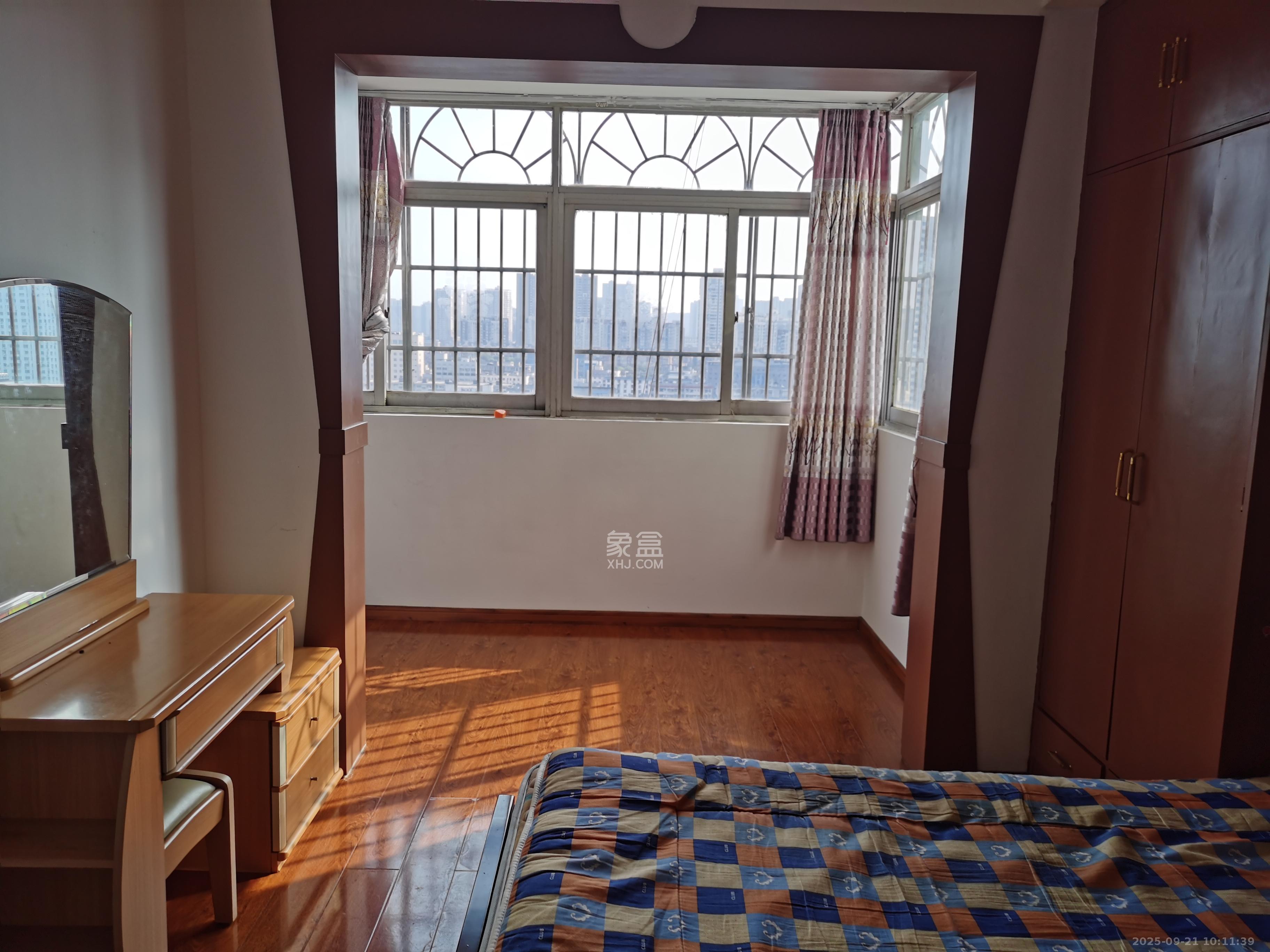 长铁高层 2室1厅1卫 2100.0元/月 长铁高层 2室1厅1卫 2100.0元/月室内图