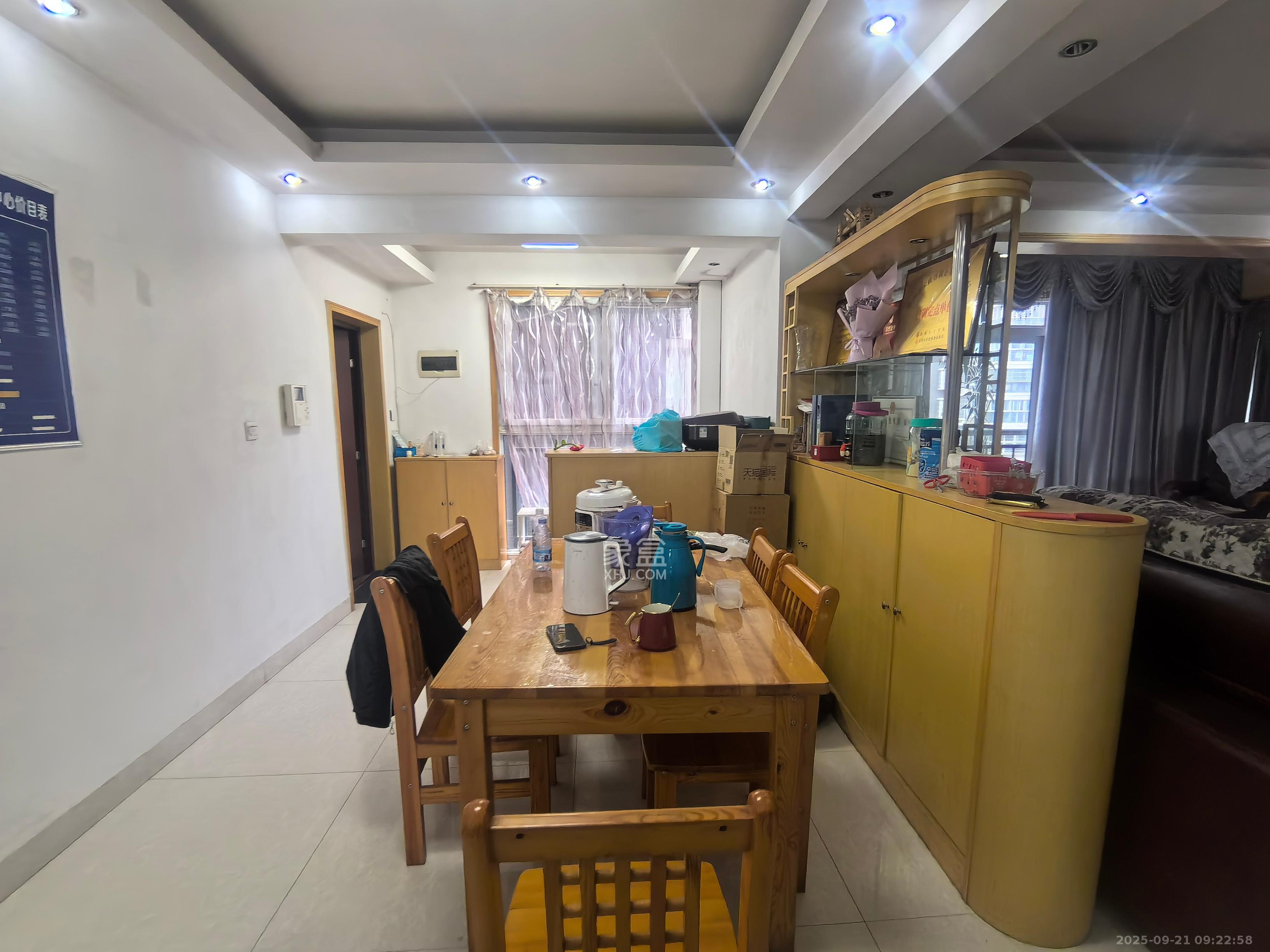 中悦领秀金都  3室2厅2卫    1800.0元/月室内图