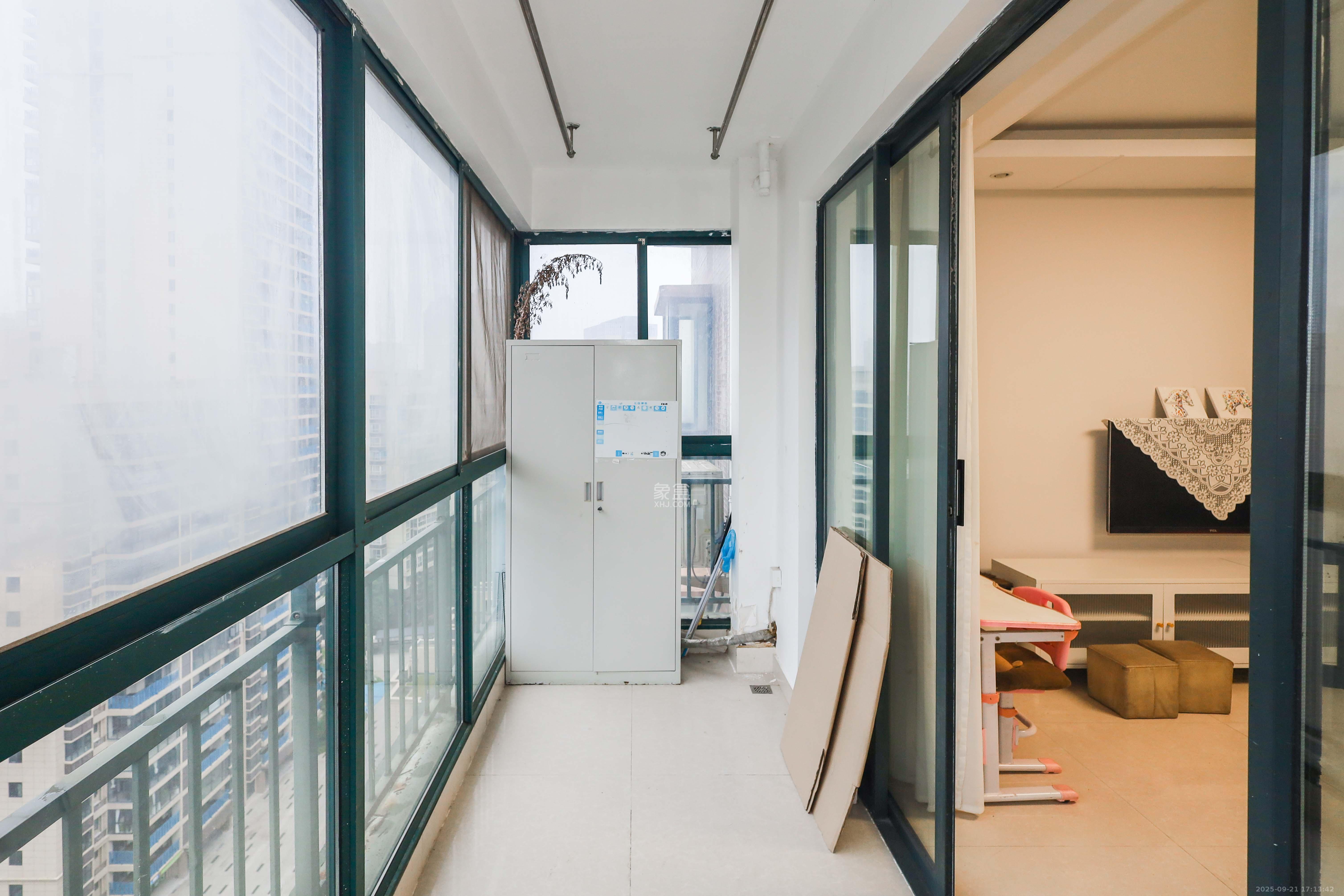 麓谷公馆(涉外国际公馆) 3室2厅2卫 95.0万 麓谷公馆(涉外国际公馆) 3室2厅2卫 95.0万阳台