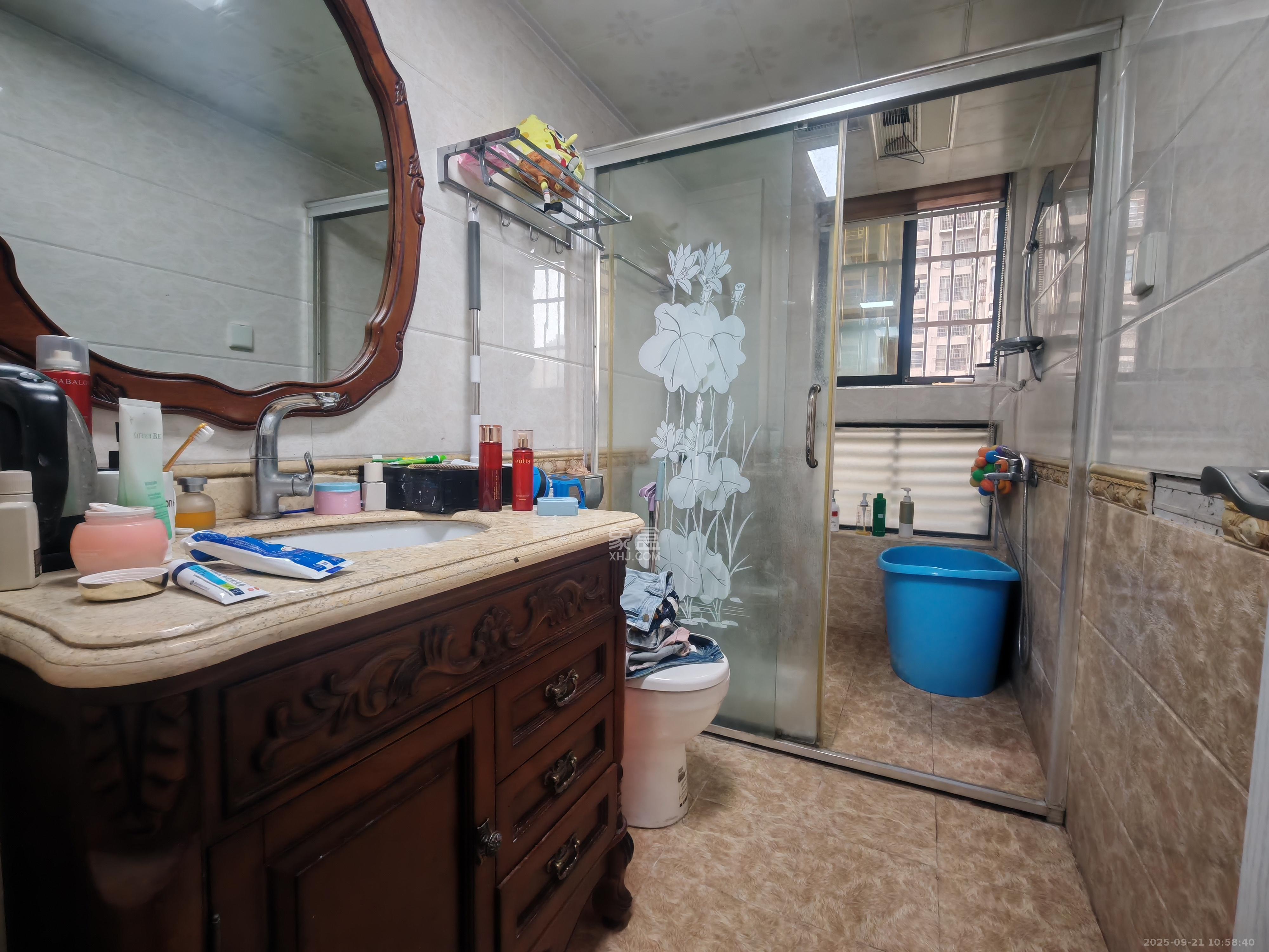 花样年华  4室2厅2卫    1800.0元/月室内图