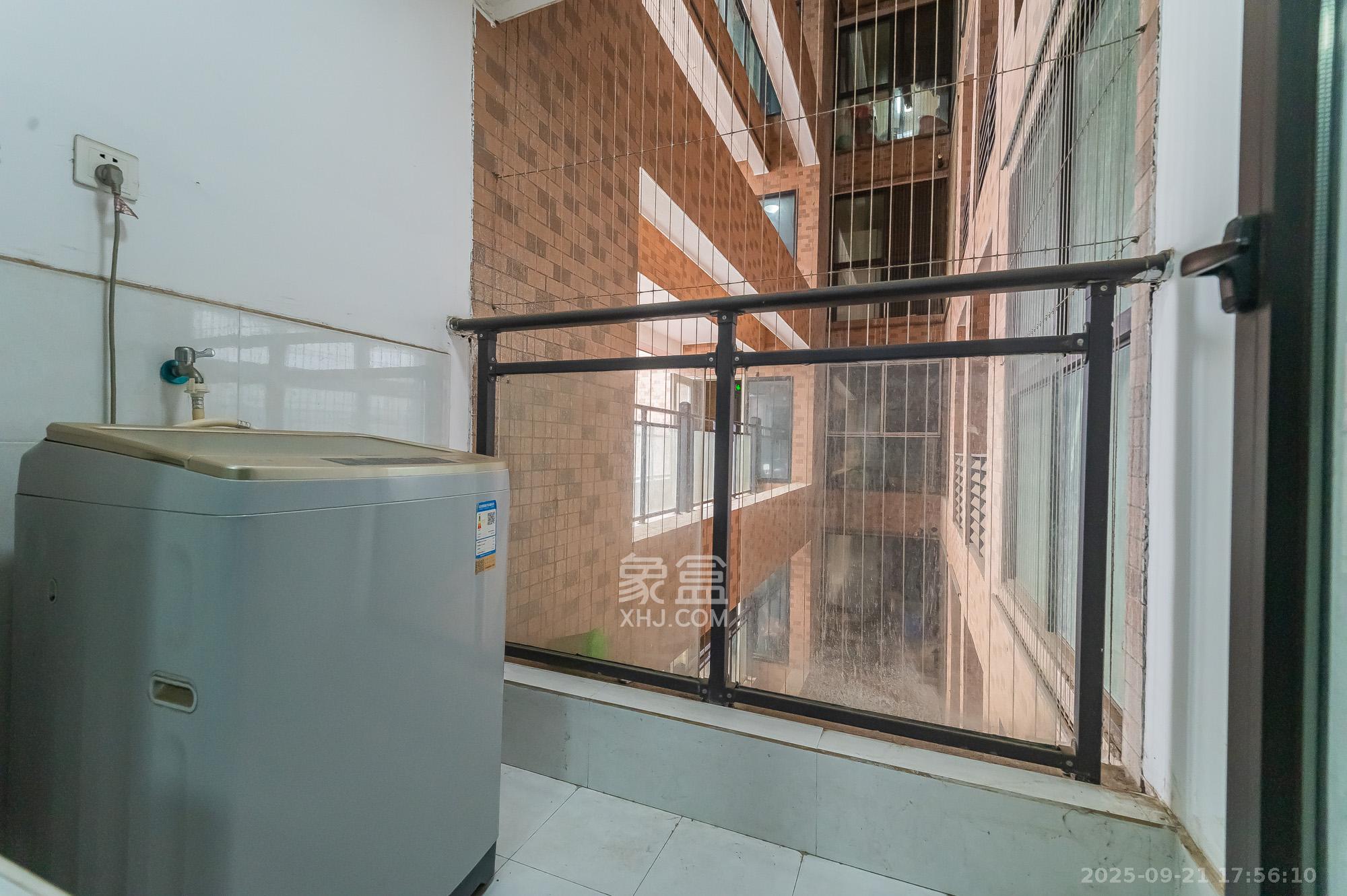 未来漫城  3室1厅1卫    89.8万厨房