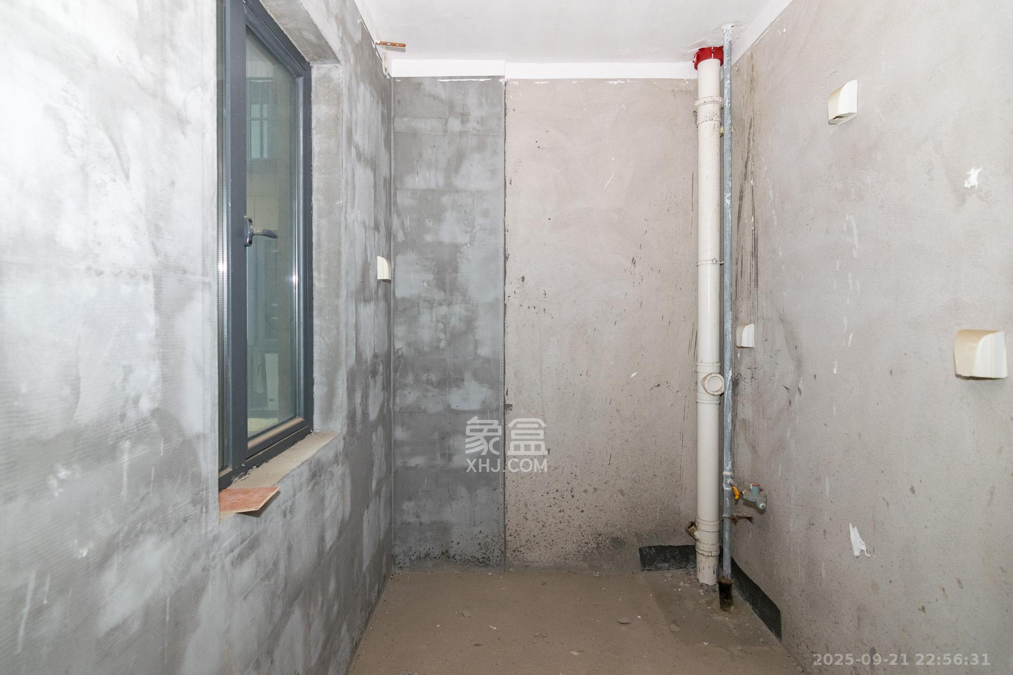 荣盛岳麓峰景  3室2厅2卫    56.0万厨房