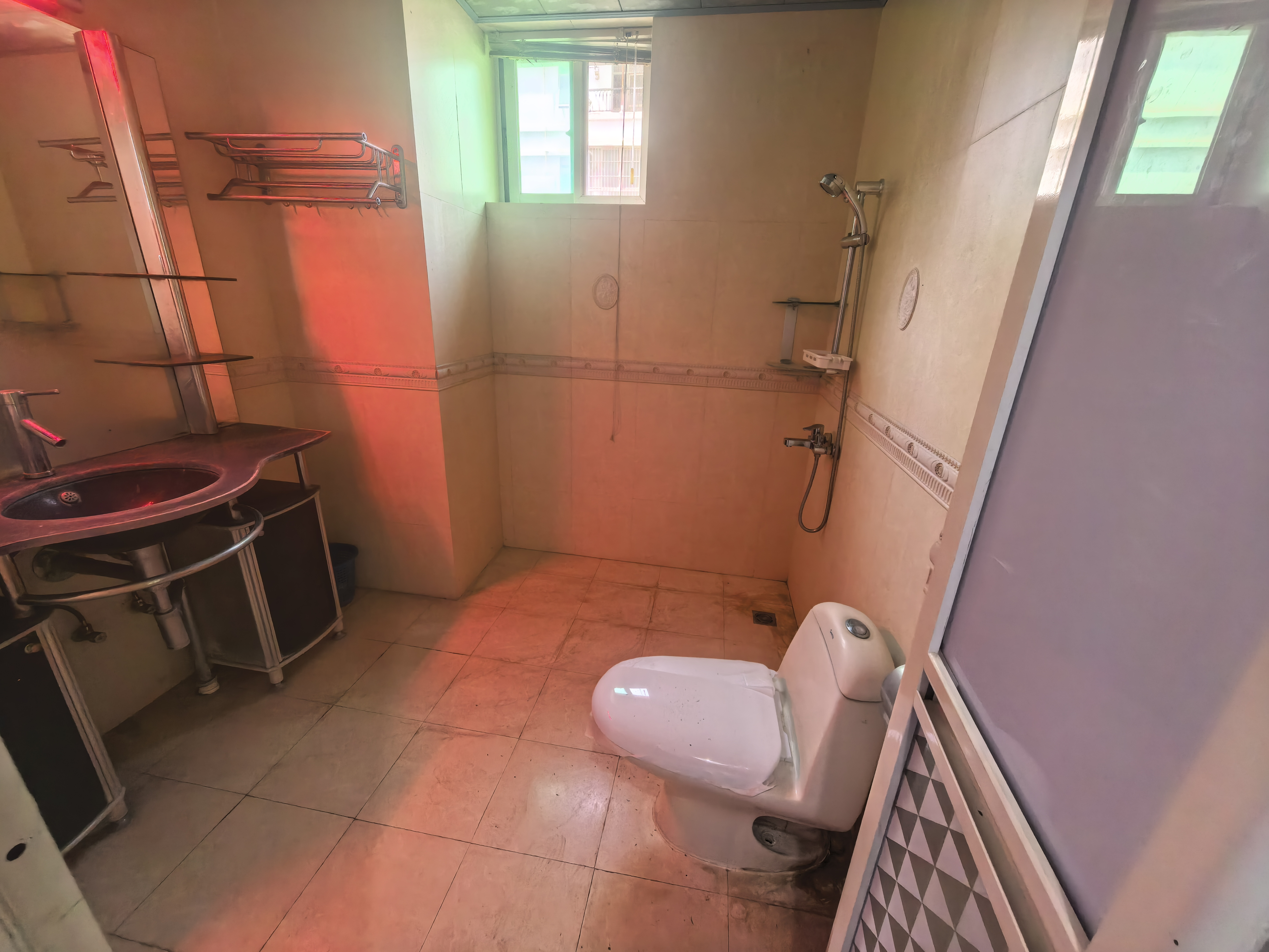 诚田大厦 3室2厅2卫 2500.0元/月 诚田大厦 3室2厅2卫 2500.0元/月室内图