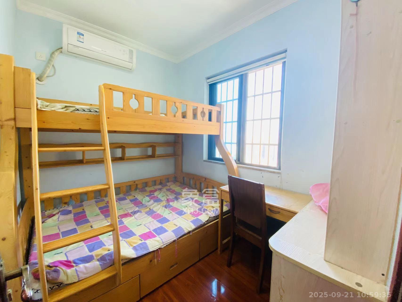 华城广场 3室2厅1卫 2500.0元/月 华城广场 3室2厅1卫 2500.0元/月室内图