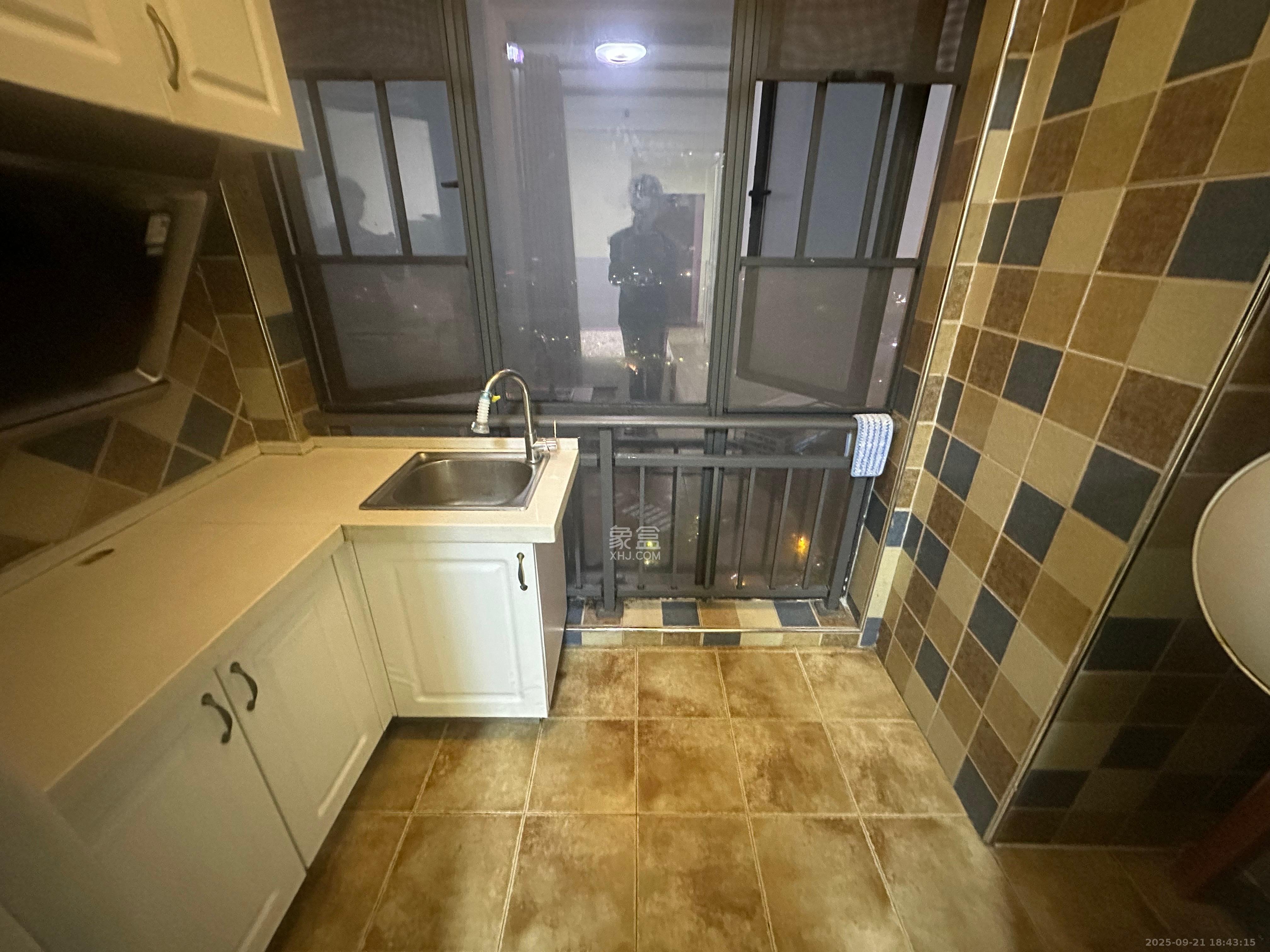 保利麓谷林语I区  1室1厅1卫    1400.0元/月室内图