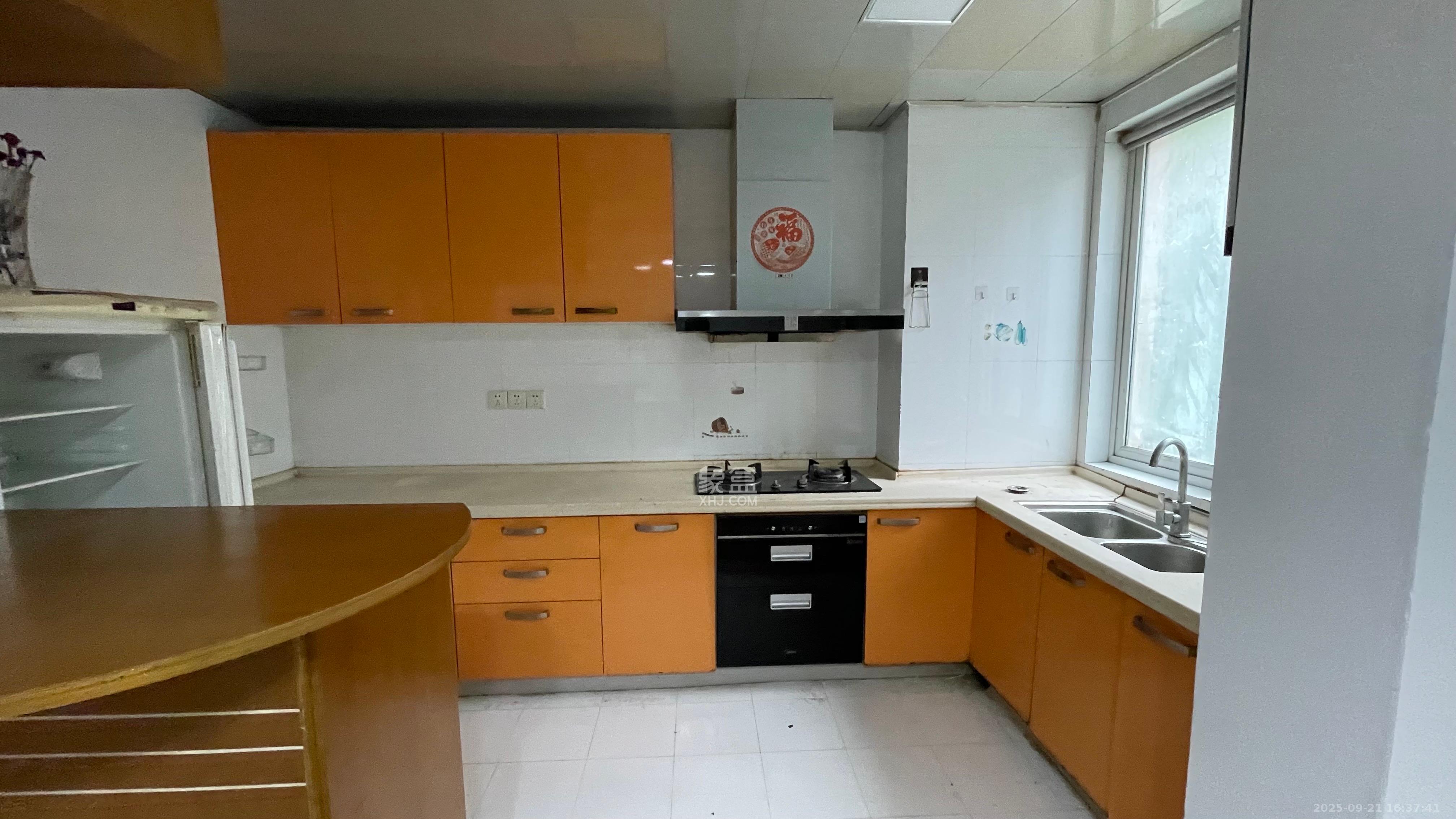 联通小区（瑞丽园）  3室2厅2卫    2100.0元/月室内图