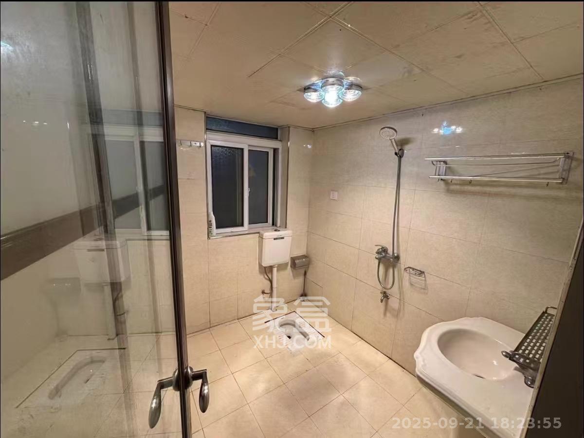 和馨园 1室2厅1卫 750.0元/月 和馨园 1室2厅1卫 750.0元/月室内图