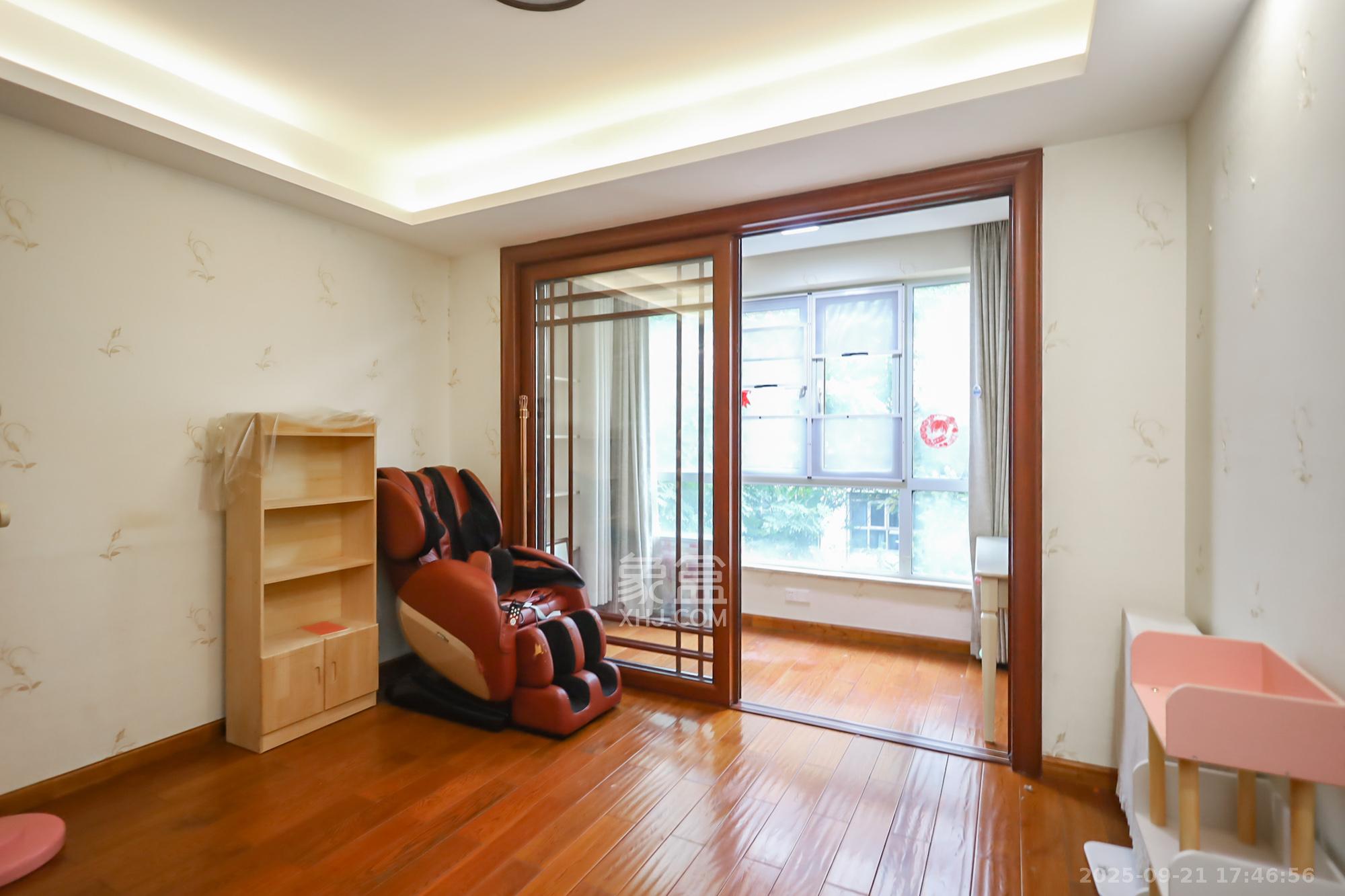 世茂铂翠湾二期 4室2厅2卫 248.0万 世茂铂翠湾二期 4室2厅2卫 248.0万卧室