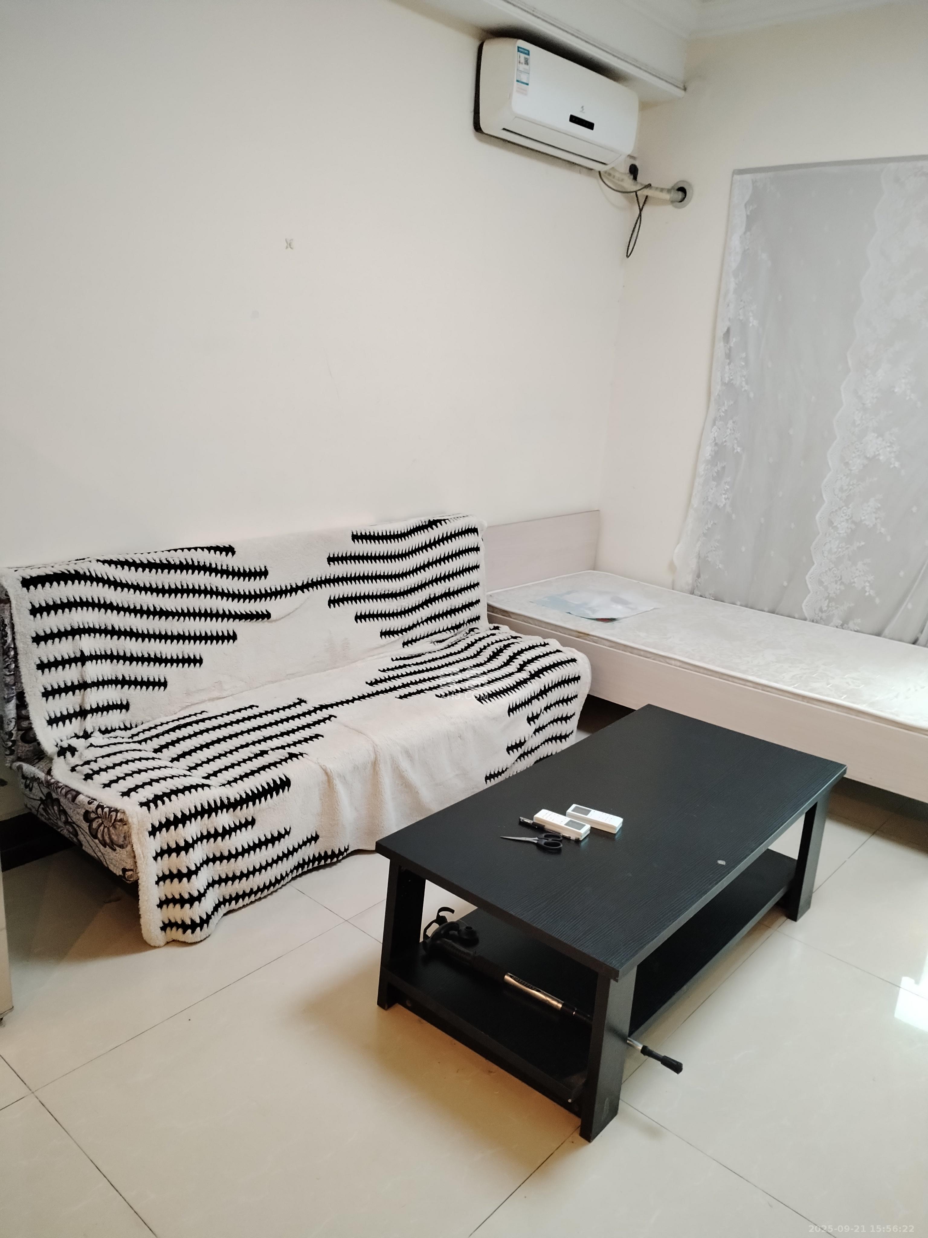 恒大华府  1室2厅1卫    1700.0元/月 恒大华府  1室2厅1卫    1700.0元/月