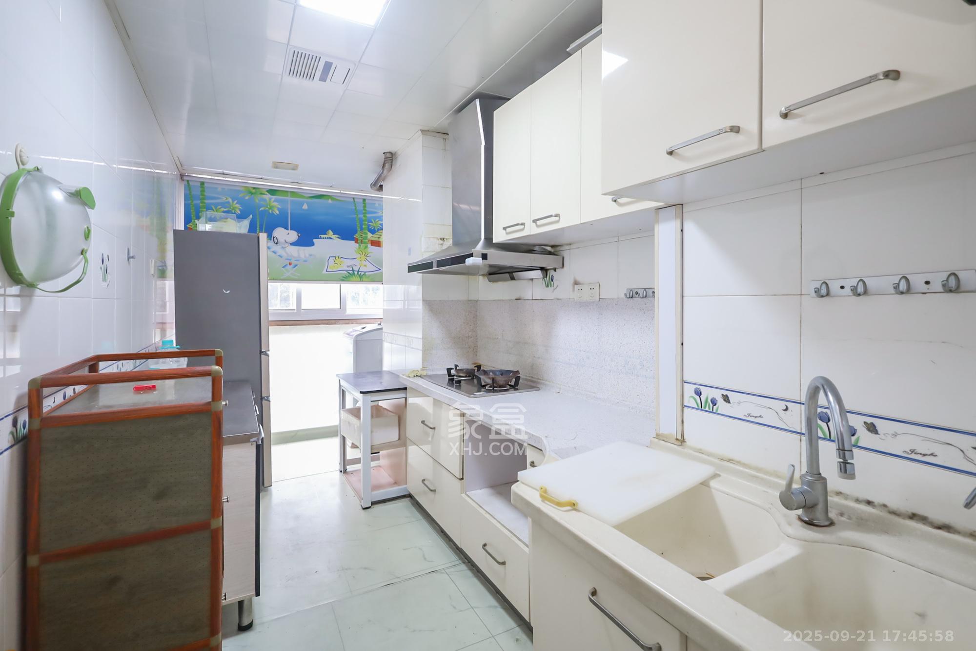 江岸景苑  3室1厅1卫    156.0万厨房