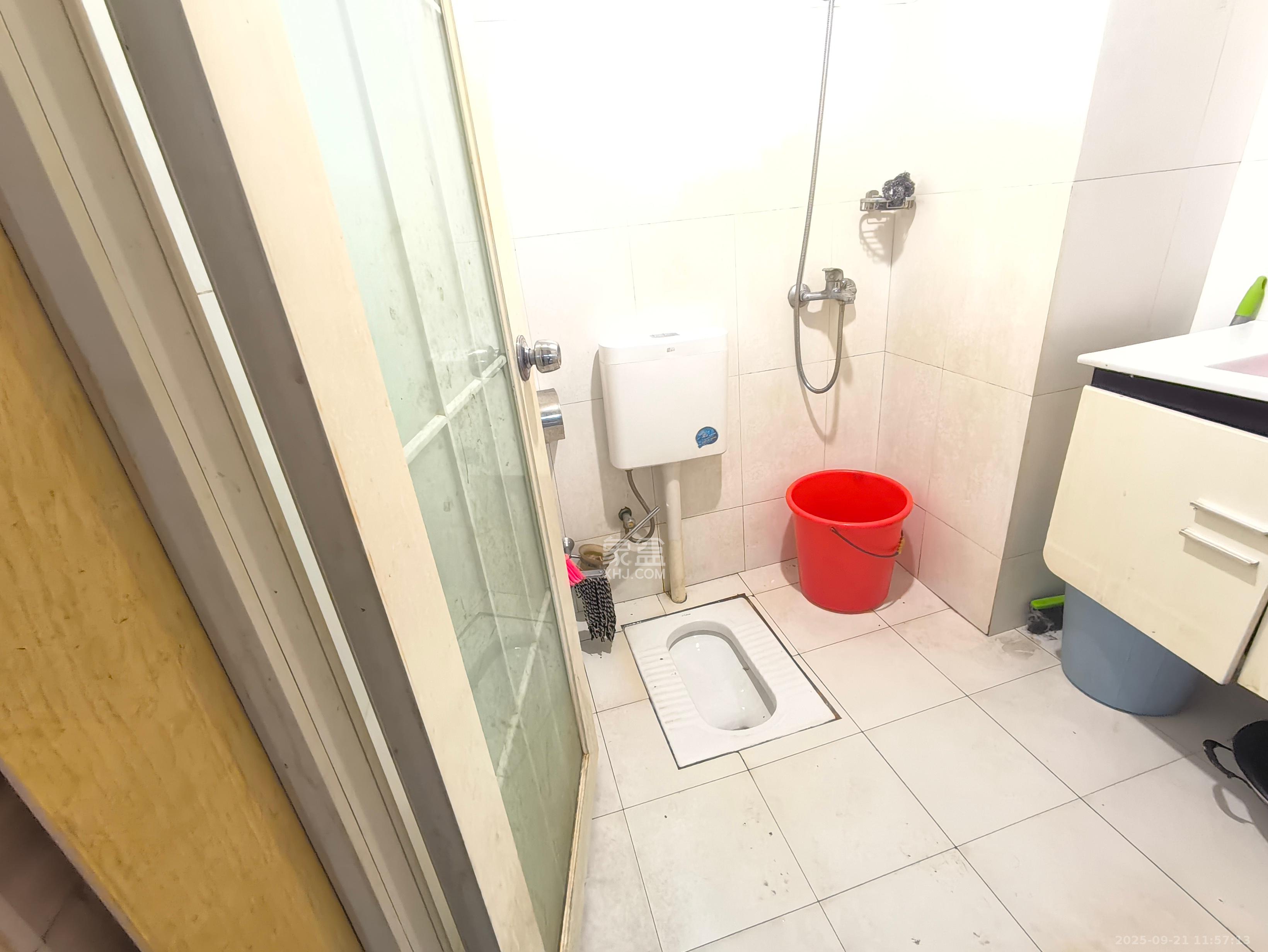 伍家岭生活广场 1室0厅0卫 2300.0元/月 伍家岭生活广场 1室0厅0卫 2300.0元/月室内图