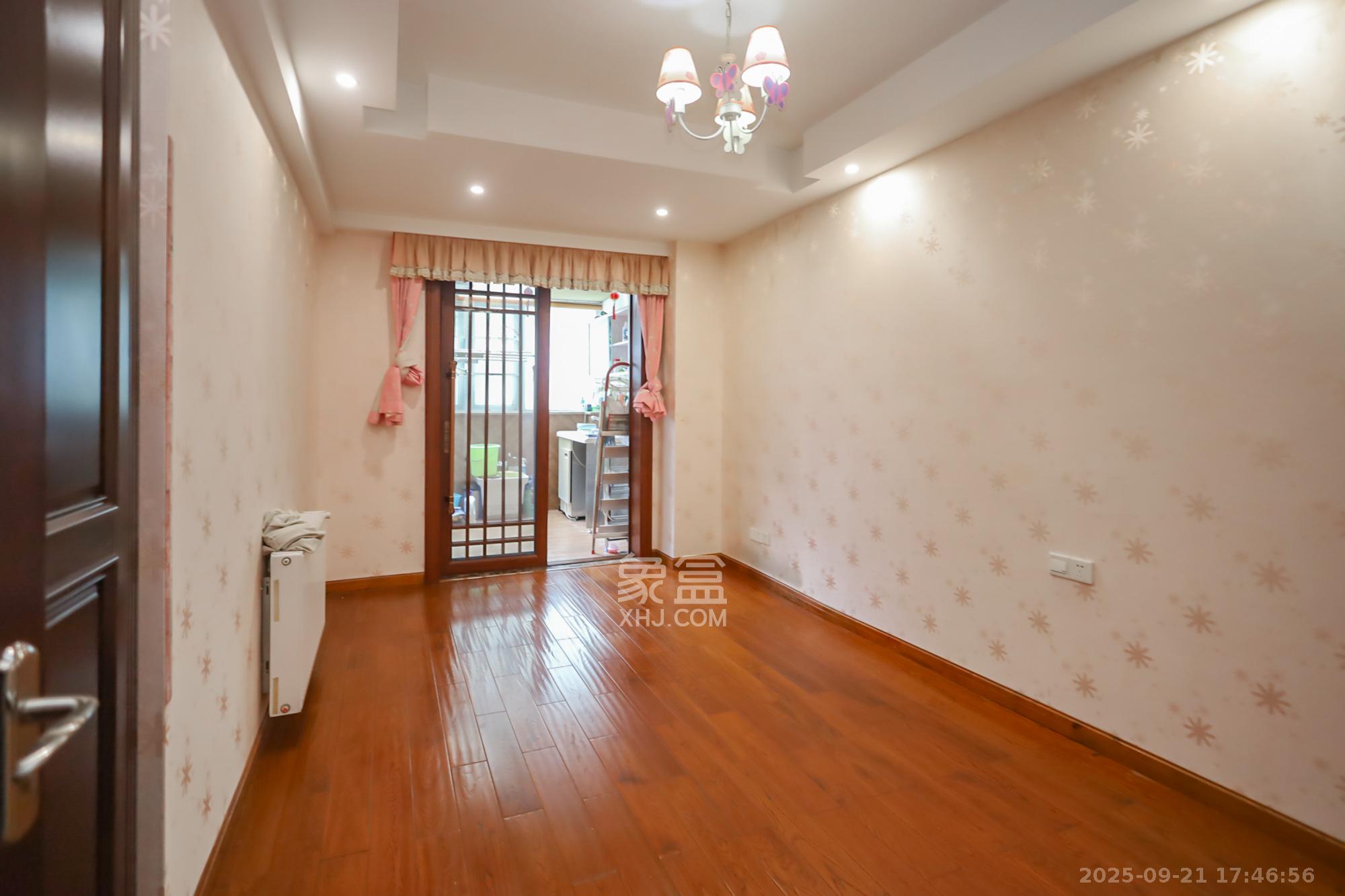 世茂铂翠湾二期 4室2厅2卫 248.0万 世茂铂翠湾二期 4室2厅2卫 248.0万卧室