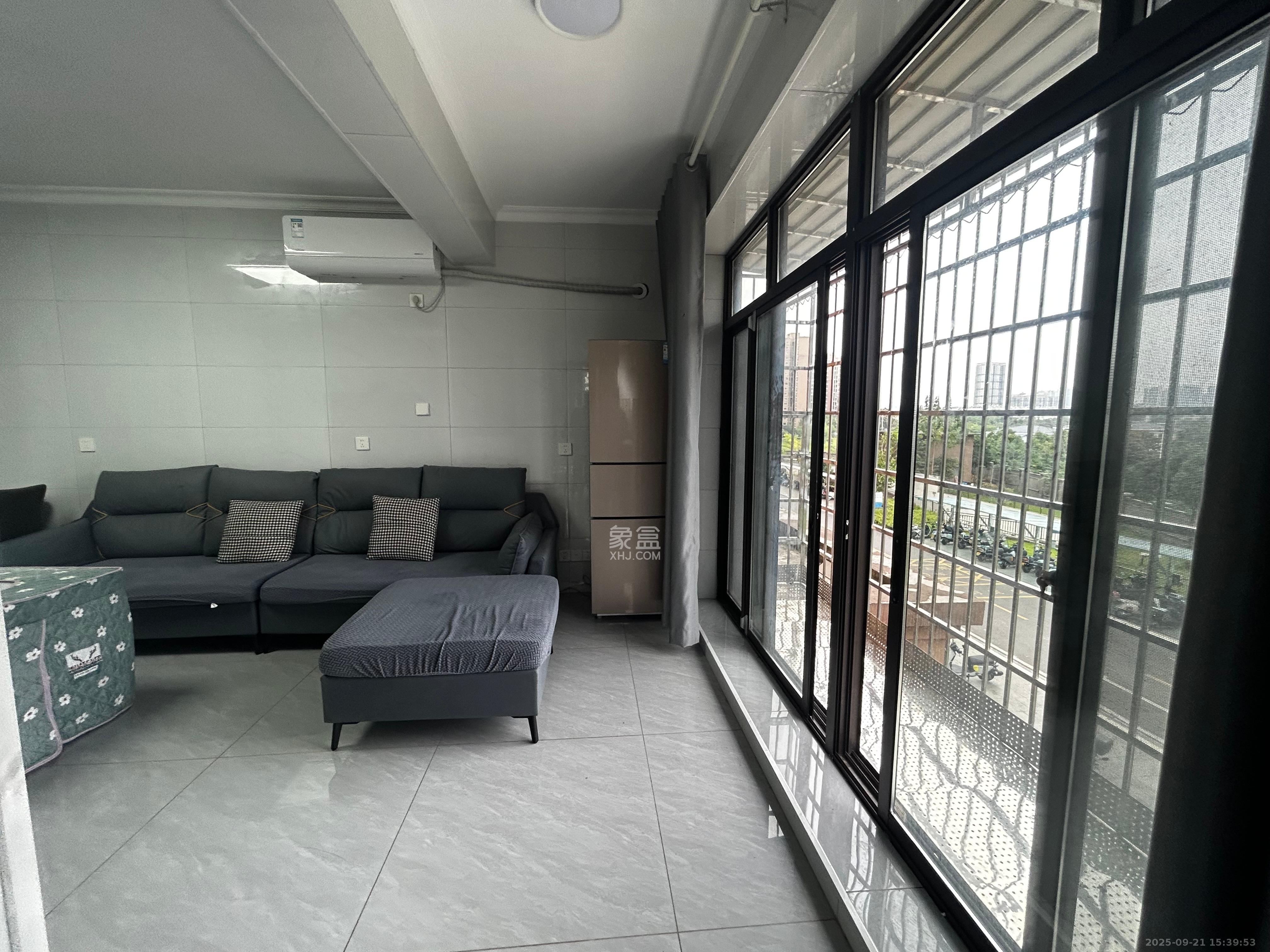 和润园三期 1室1厅1卫 1900.0元/月 和润园三期 1室1厅1卫 1900.0元/月室内图