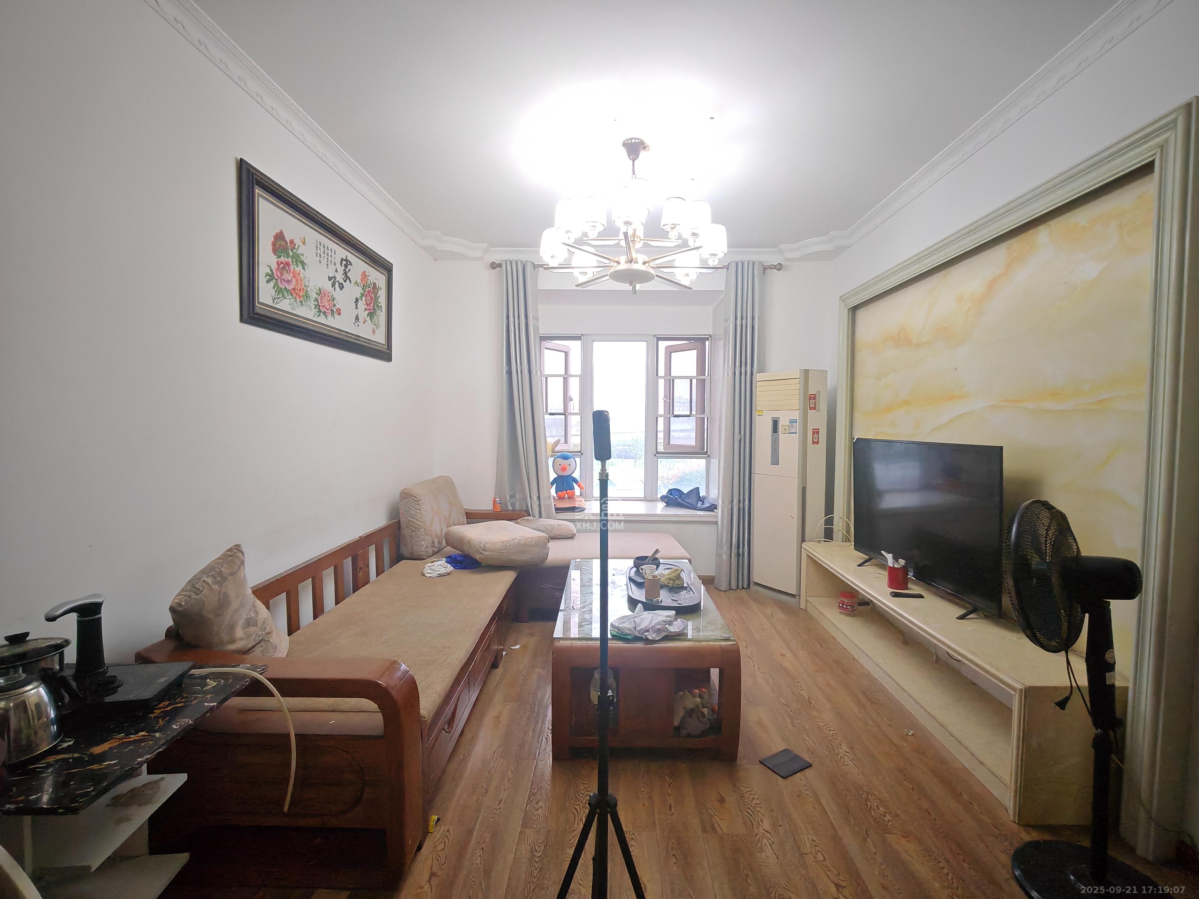 荣盛花语城 3室2厅1卫 1900.0元/月 荣盛花语城 3室2厅1卫 1900.0元/月室内图