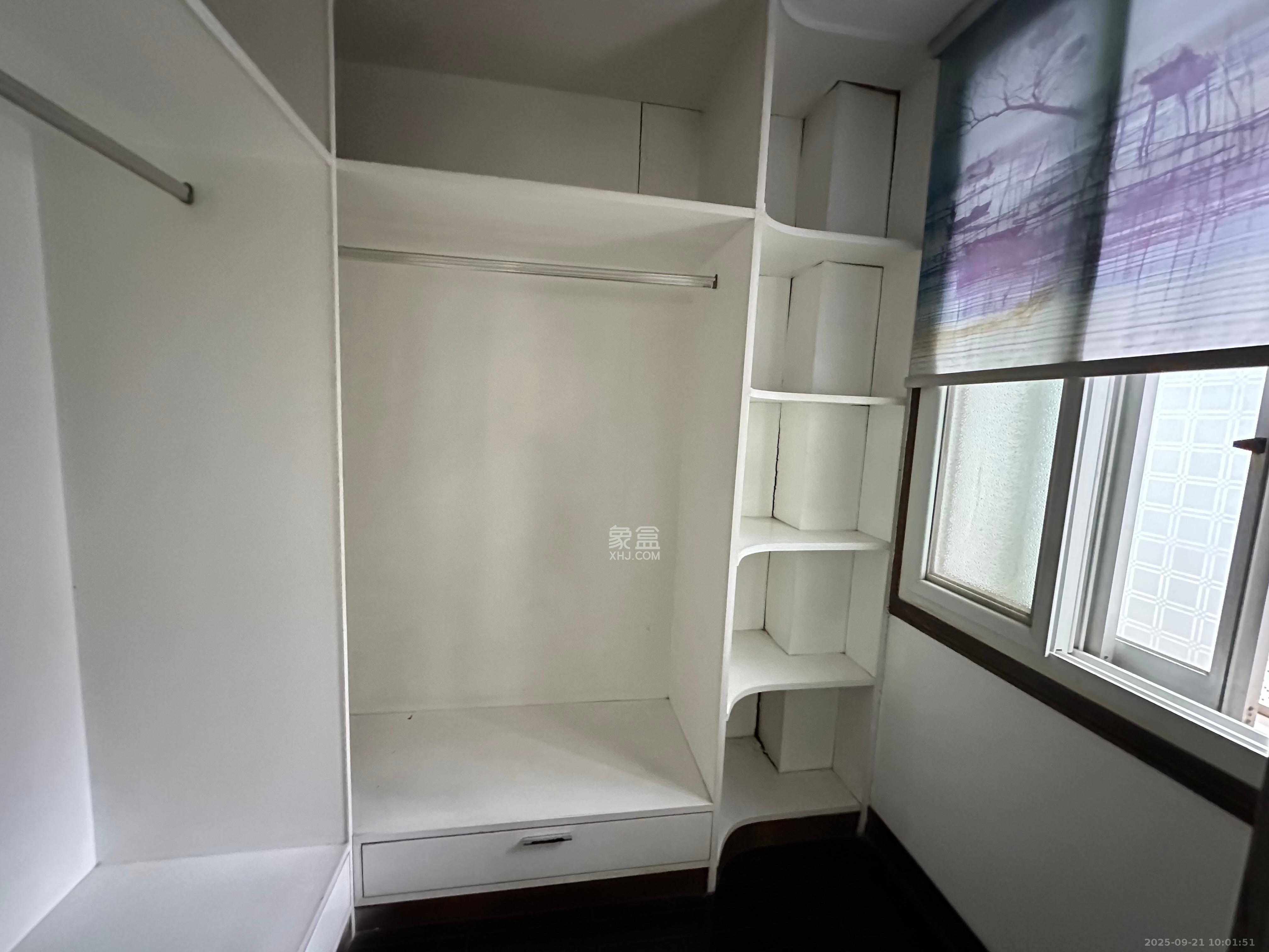 南建公寓 4室2厅2卫 2600.0元/月 南建公寓 4室2厅2卫 2600.0元/月室内图