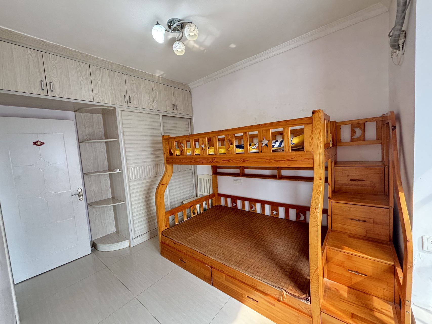 伊泰天骄一期  2室2厅1卫    2000.0元/月室内图